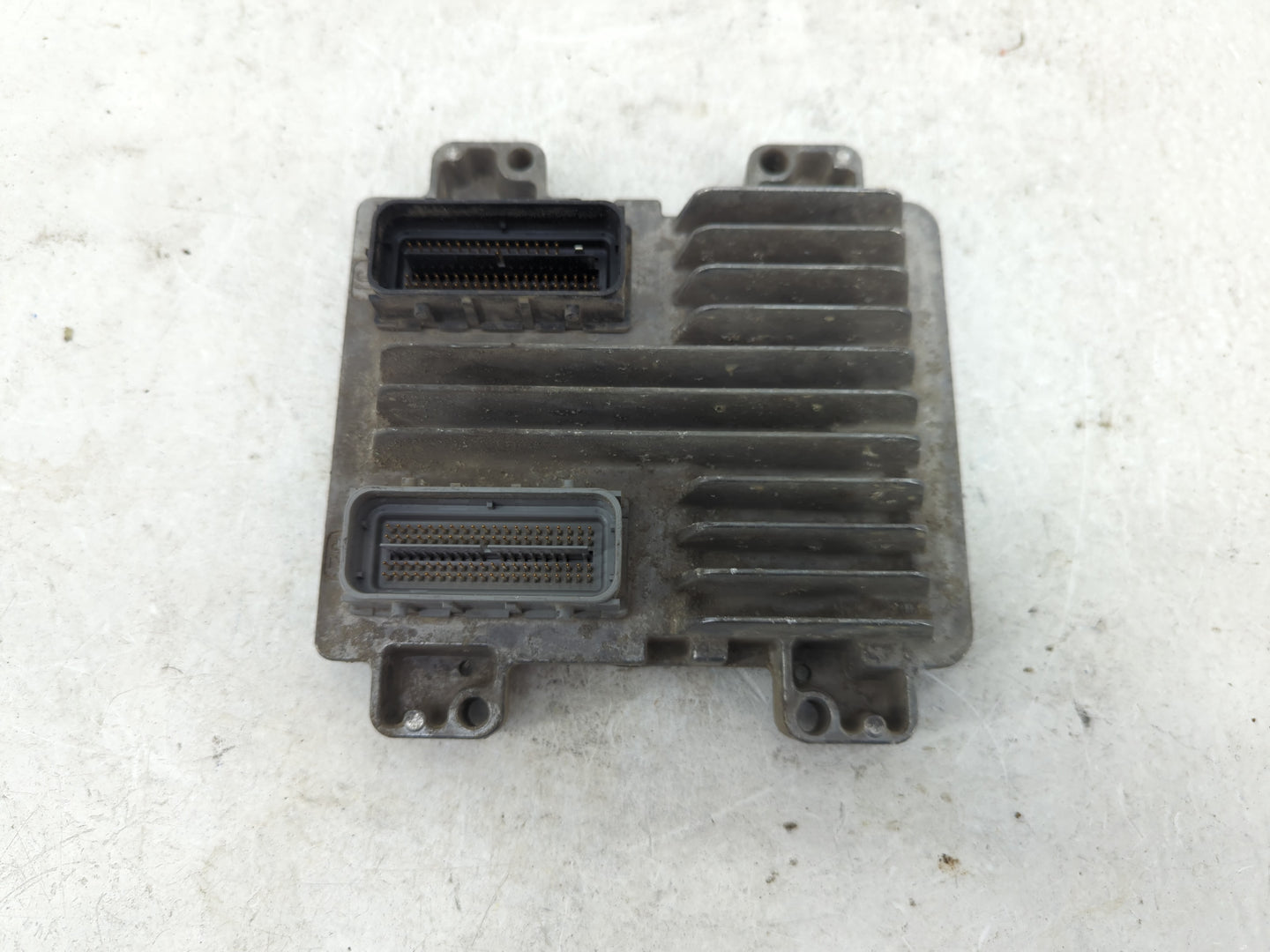 2009-2010 Chevrolet Suburban 1500 PCM Engine Control Computer ECU ECM PCU OEM P/N:12605897 Fits Fits 2009 2010 OEM Used Auto