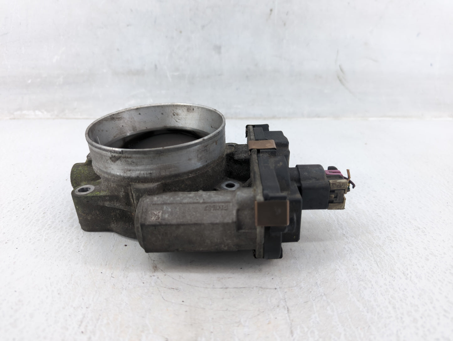 2009-2014 Chevrolet Suburban 1500 Throttle Body P/N:RME87-3C Fits Fits 2009 2010 2011 2012 2013 2014 2015 OEM Used Auto Part