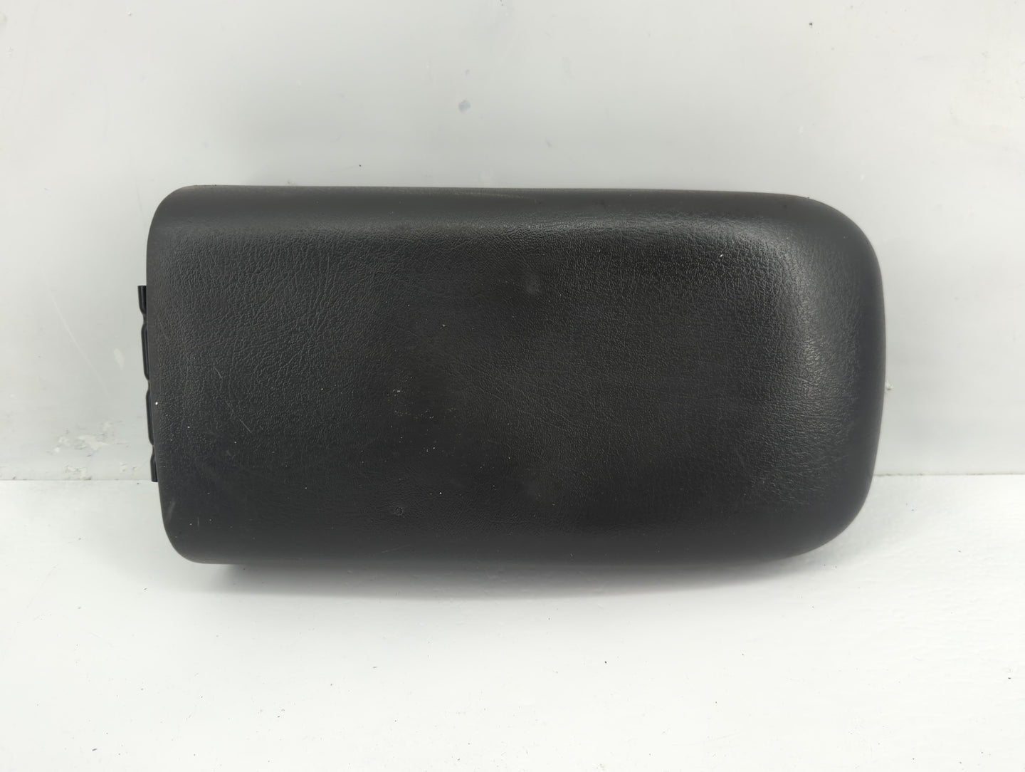2009 Chevrolet Trailblazer Center Console Armrest Cover Lid Fits OEM Used Auto Parts - Oemusedautoparts1.com