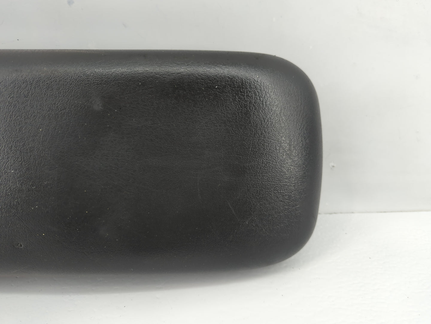 2009 Chevrolet Trailblazer Center Console Armrest Cover Lid Fits OEM Used Auto Parts - Oemusedautoparts1.com