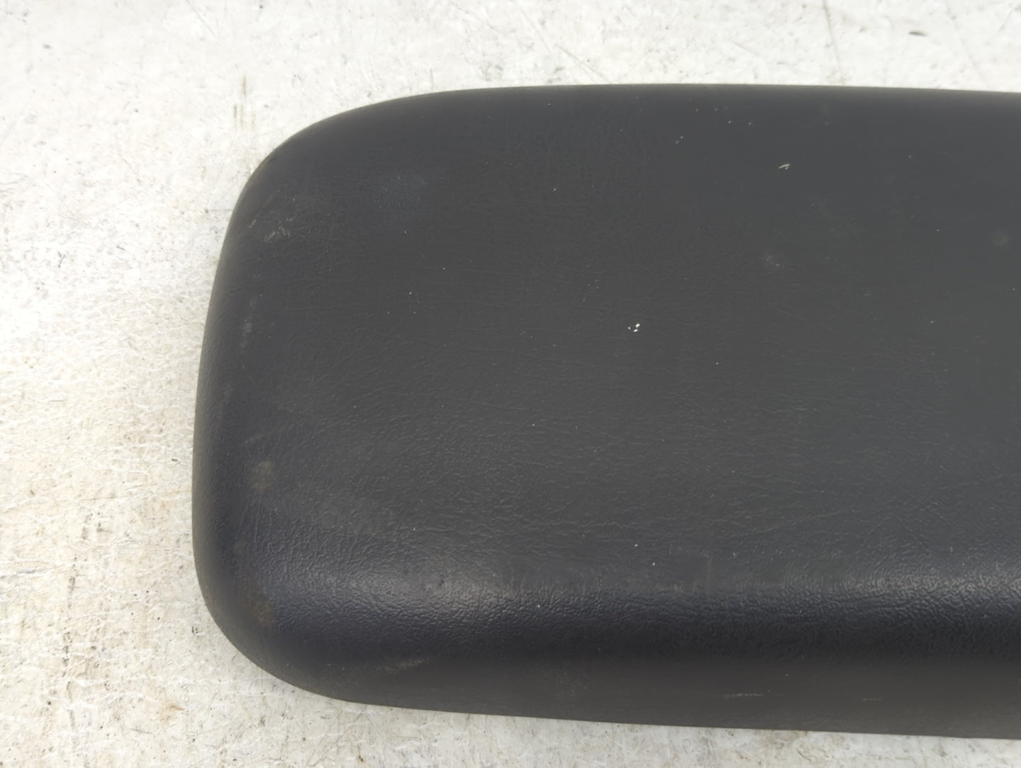 2009 Chevrolet Trailblazer Center Console Armrest Cover Lid Fits OEM Used Auto Parts - Oemusedautoparts1.com
