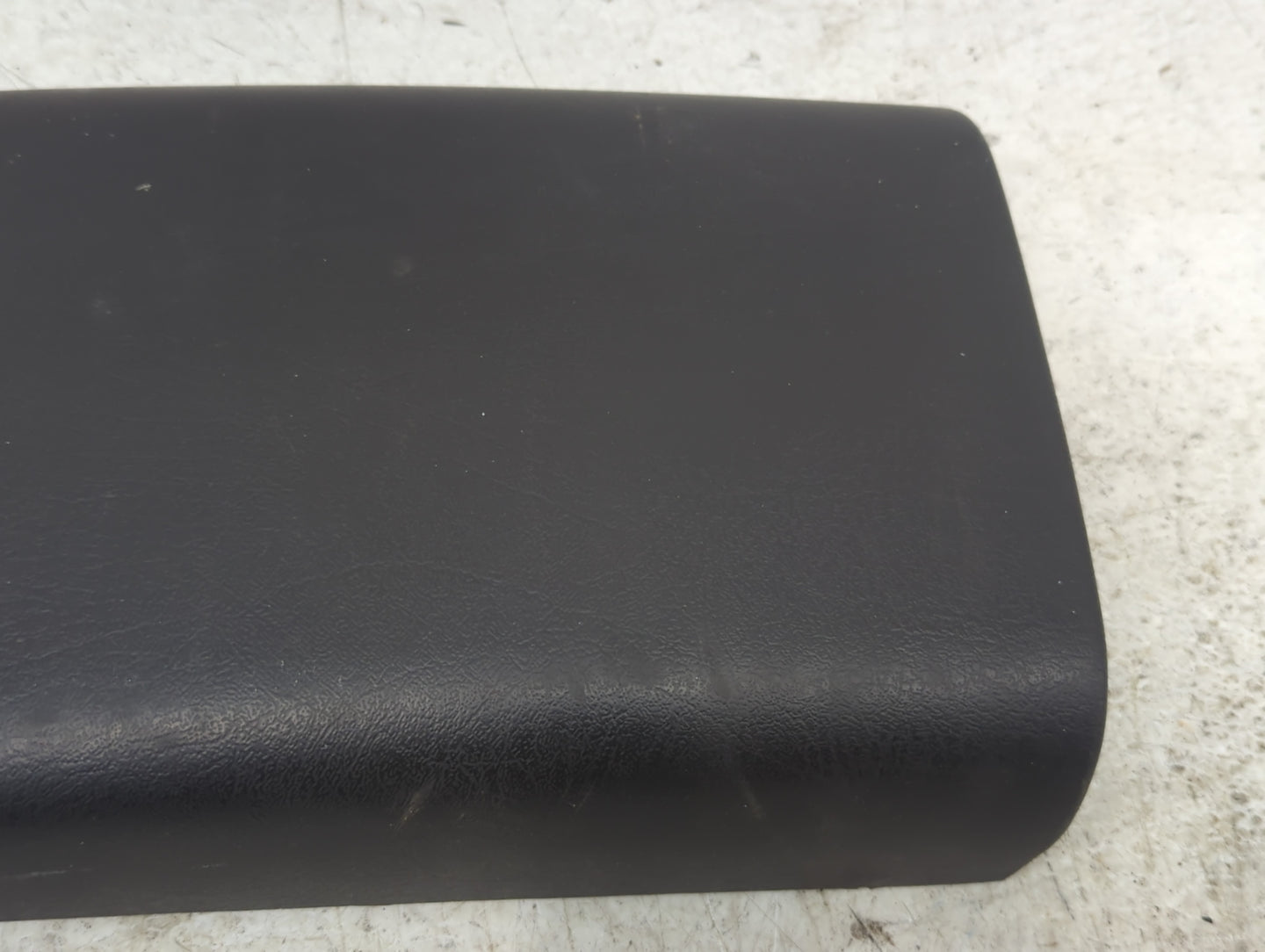 2009 Chevrolet Trailblazer Center Console Armrest Cover Lid Fits OEM Used Auto Parts - Oemusedautoparts1.com