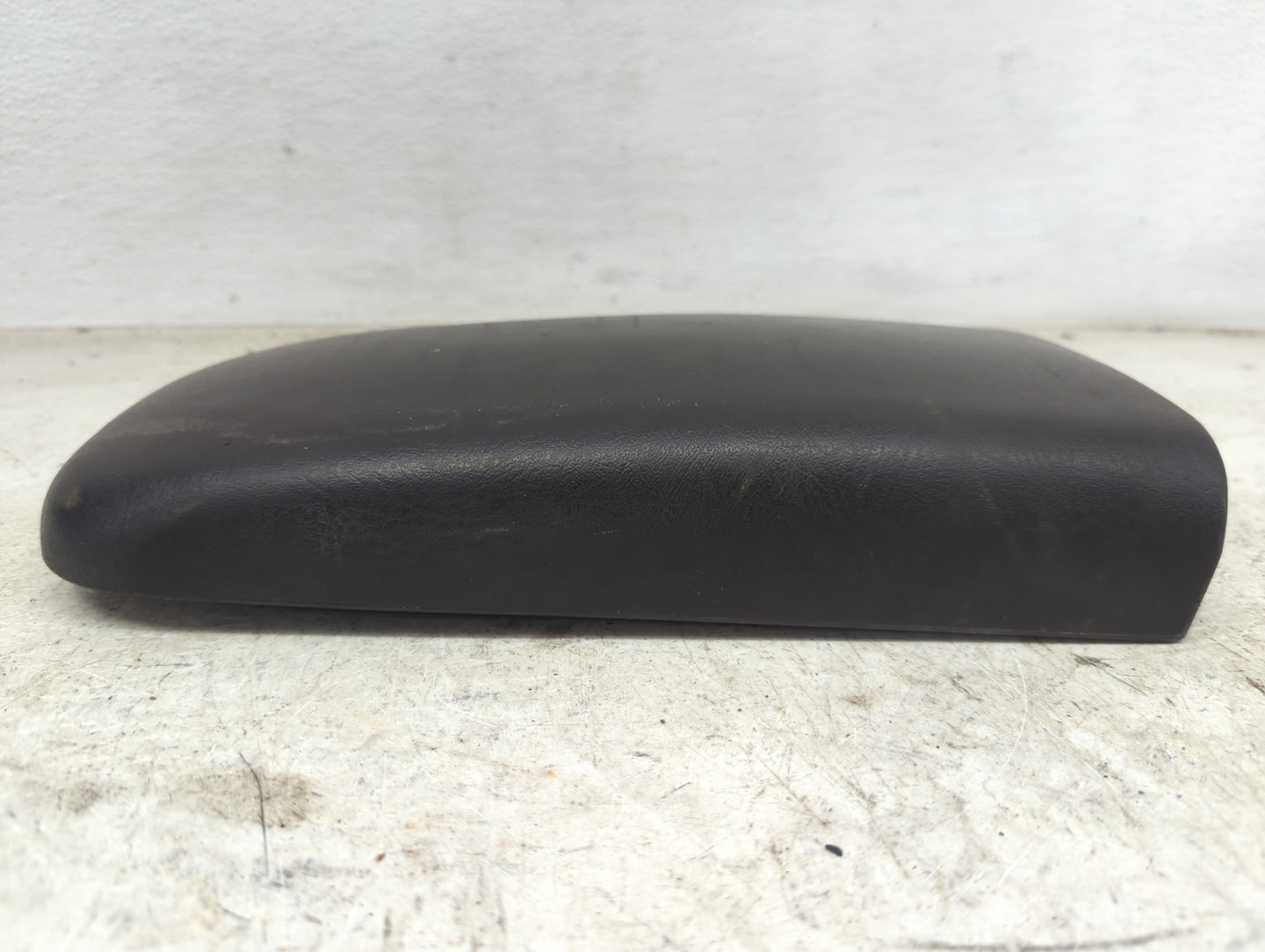 2009 Chevrolet Trailblazer Center Console Armrest Cover Lid Fits OEM Used Auto Parts - Oemusedautoparts1.com