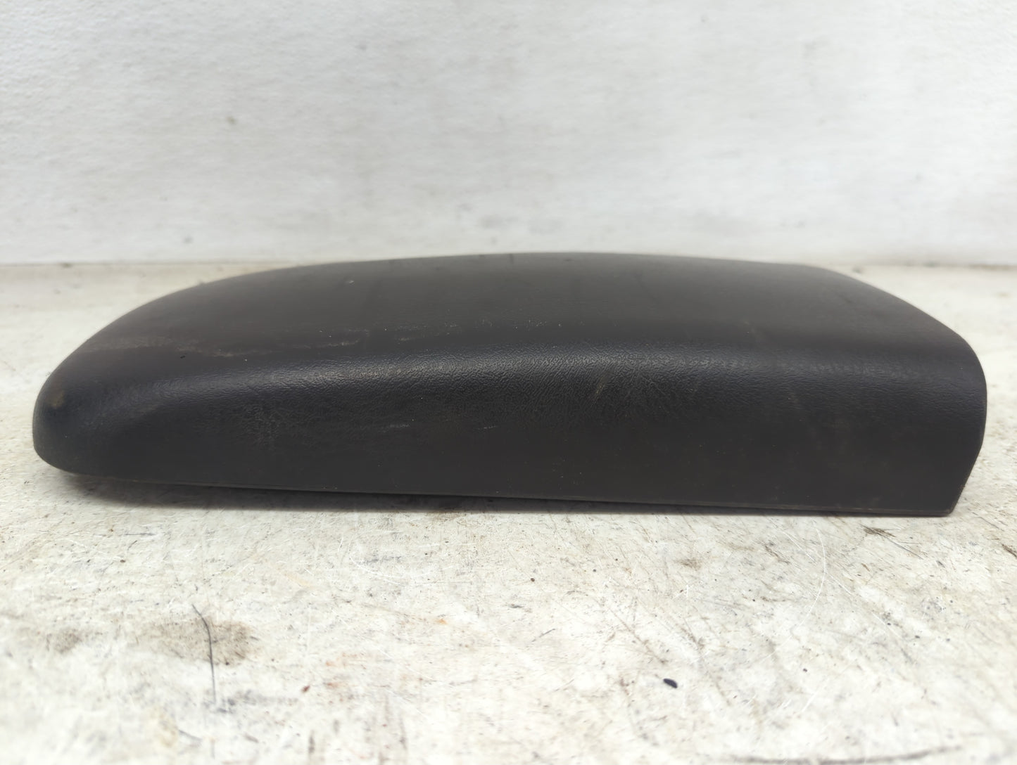 2009 Chevrolet Trailblazer Center Console Armrest Cover Lid Fits OEM Used Auto Parts - Oemusedautoparts1.com