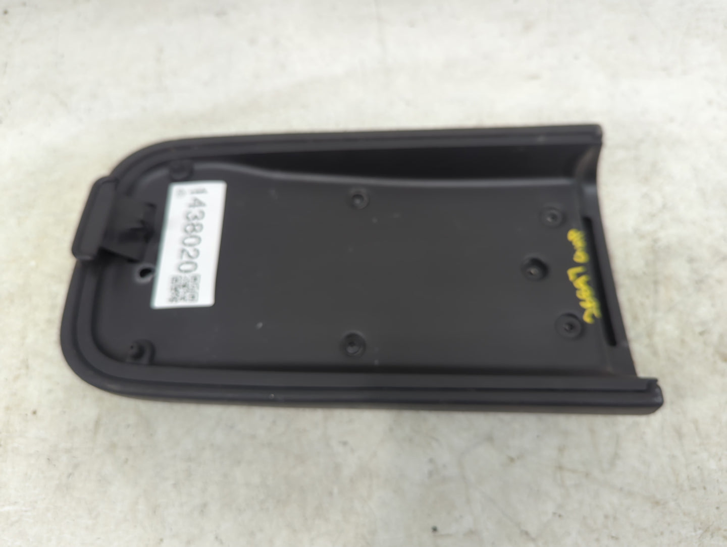 2009 Chevrolet Trailblazer Center Console Armrest Cover Lid Fits OEM Used Auto Parts - Oemusedautoparts1.com