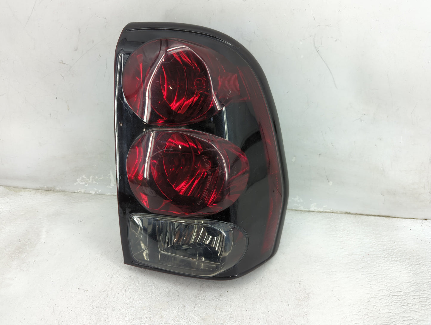 2002-2009 Chevrolet Trailblazer Tail Light Assembly Driver Left OEM P/N:15097514 Fits Fits 2002 2003 2004 2005 2006 2007 200