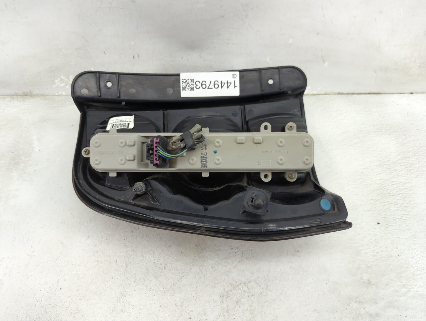 2002-2009 Chevrolet Trailblazer Tail Light Assembly Driver Left OEM P/N:15097514 Fits Fits 2002 2003 2004 2005 2006 2007 200