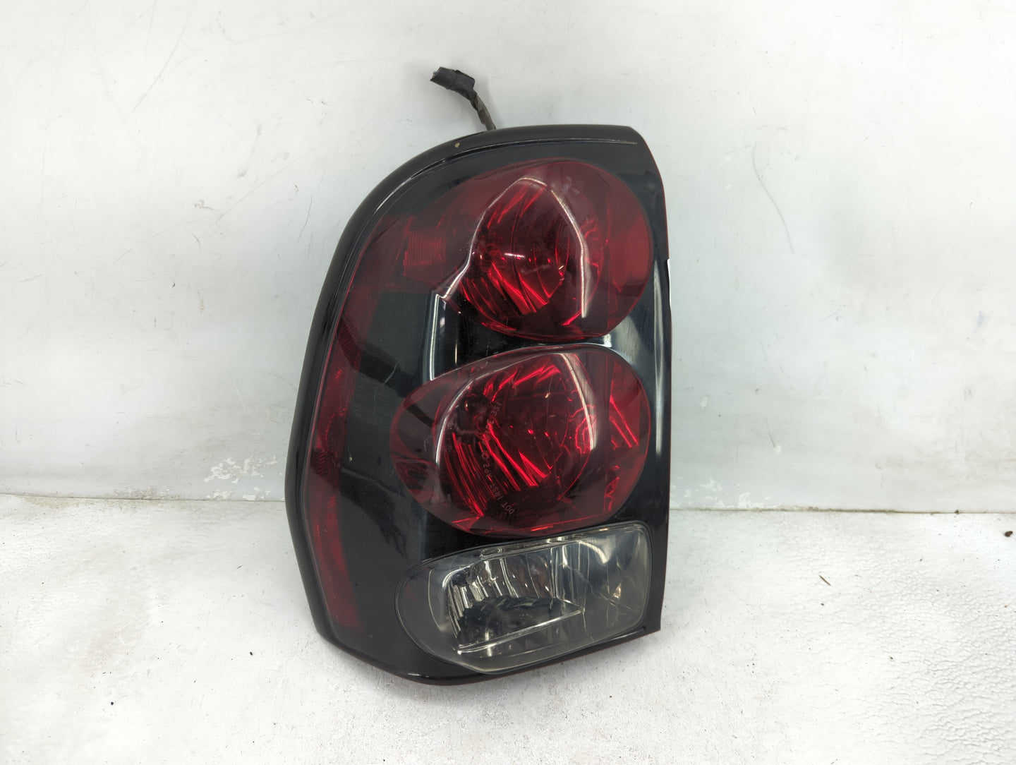 2002-2009 Chevrolet Trailblazer Tail Light Assembly Driver Left OEM P/N:15097513 Fits Fits 2002 2003 2004 2005 2006 2007 200
