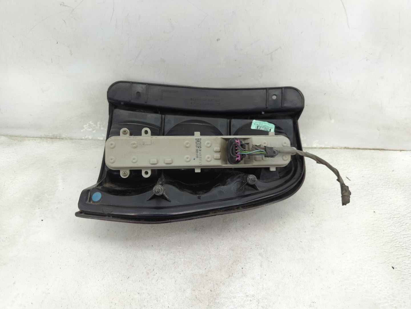 2002-2009 Chevrolet Trailblazer Tail Light Assembly Driver Left OEM P/N:15097513 Fits Fits 2002 2003 2004 2005 2006 2007 200