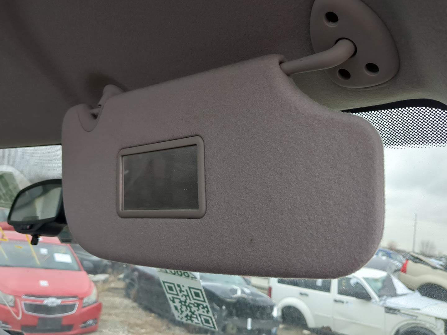 2008-2009 Chevrolet Trailblazer Sun Visor Shade Replacement Passenger Right Mirror Fits Fits 2008 2009 OEM Used Auto Parts -