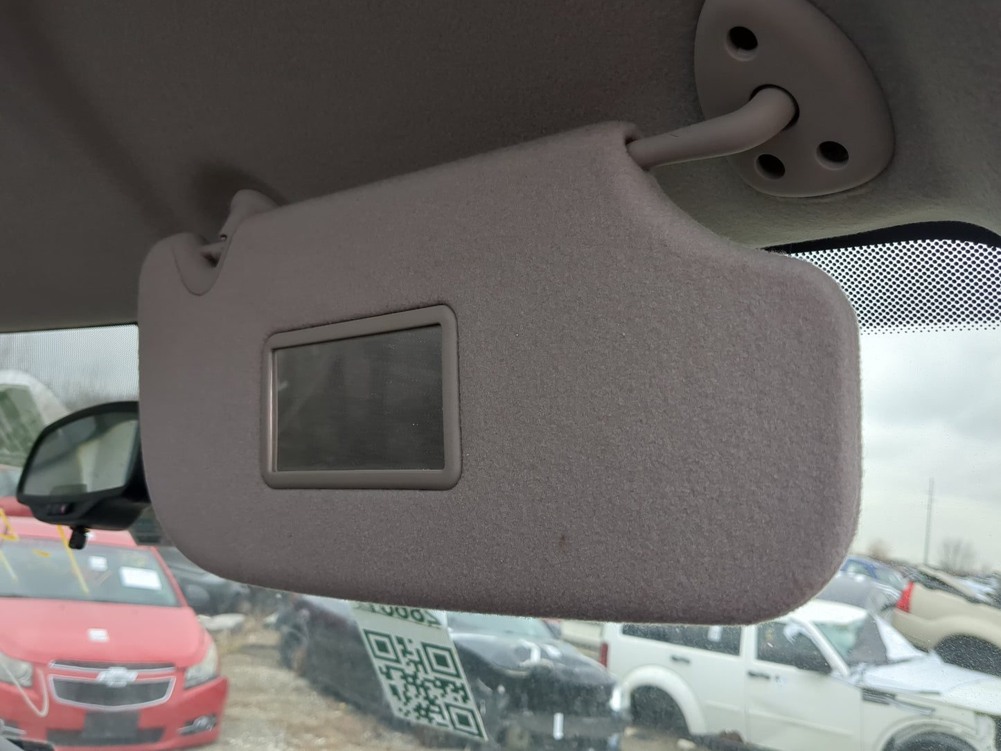 2008-2009 Chevrolet Trailblazer Sun Visor Shade Replacement Passenger Right Mirror Fits Fits 2008 2009 OEM Used Auto Parts -