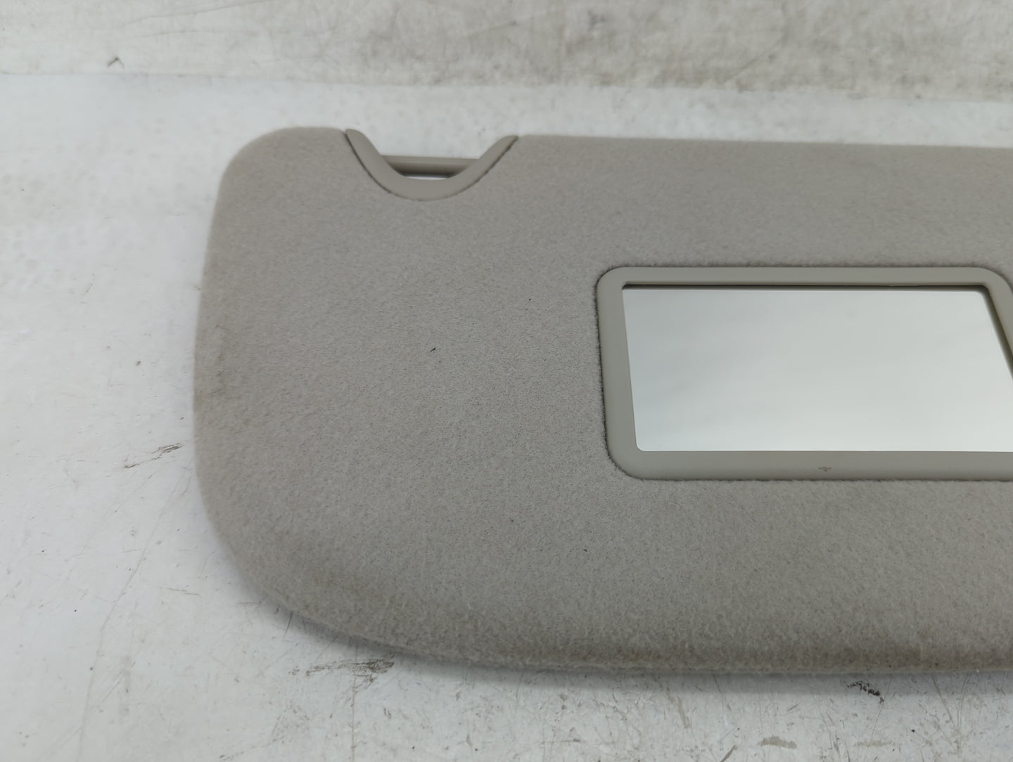2008-2009 Chevrolet Trailblazer Sun Visor Shade Replacement Passenger Right Mirror Fits Fits 2008 2009 OEM Used Auto Parts -