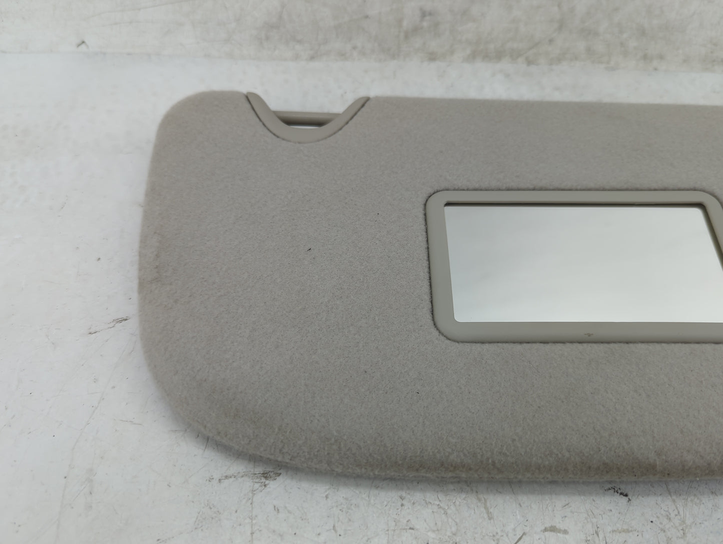 2008-2009 Chevrolet Trailblazer Sun Visor Shade Replacement Passenger Right Mirror Fits Fits 2008 2009 OEM Used Auto Parts -