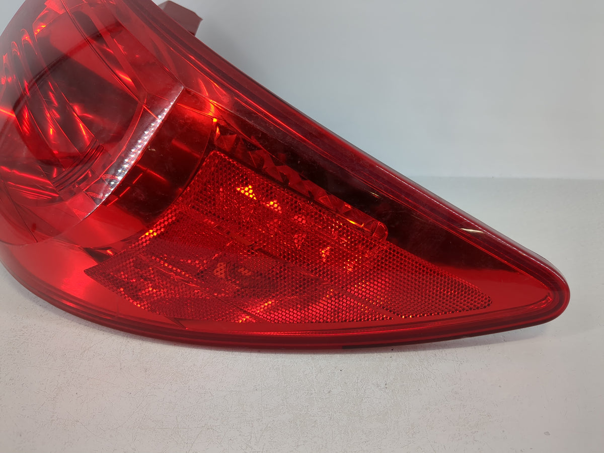 2009-2012 Chevrolet Traverse Tail Light Assembly Passenger Right OEM Fits Fits 2009 2010 2011 2012 OEM Used Auto Parts - Oem