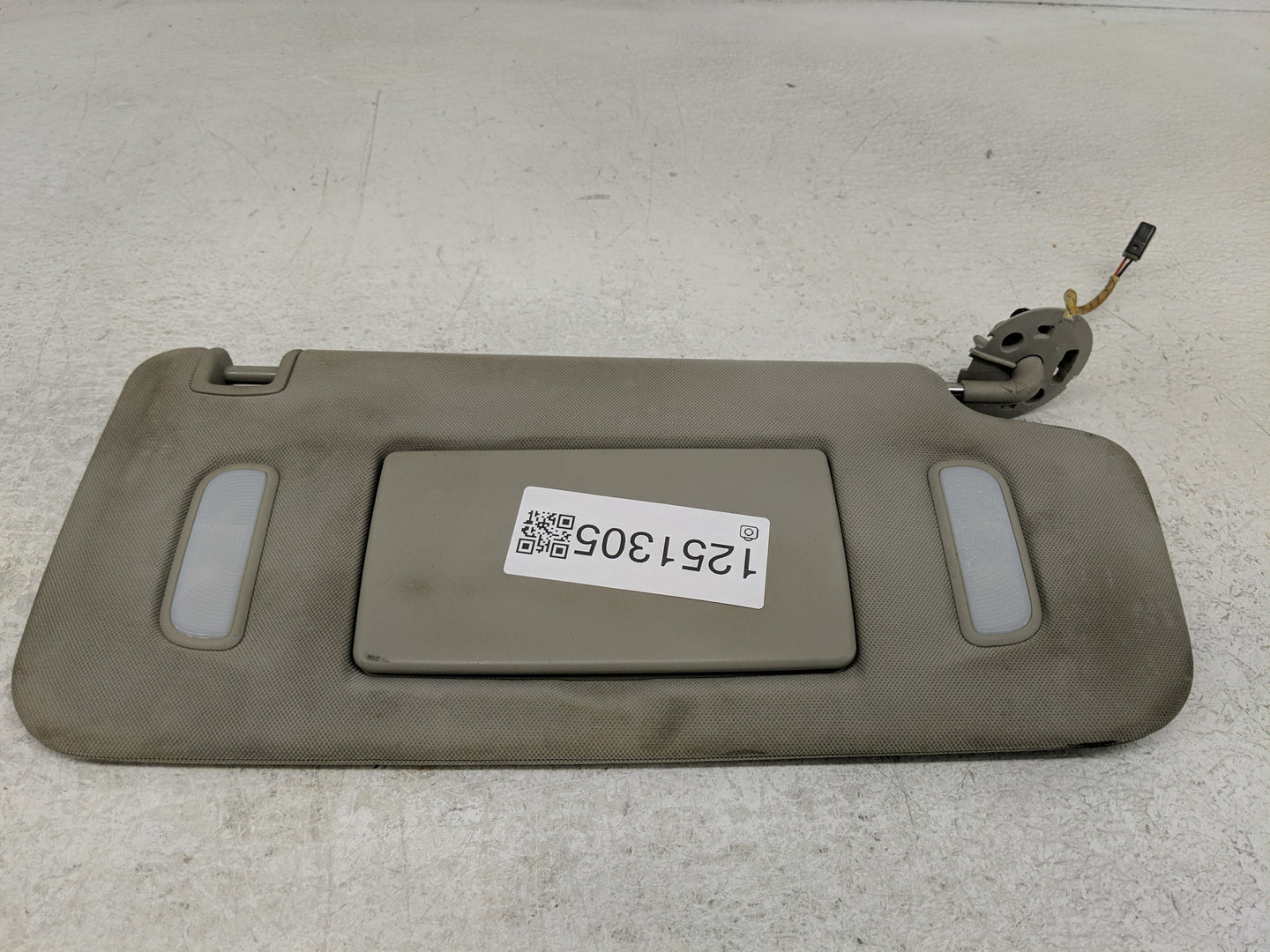 2009 Chevrolet Traverse Sun Visor Shade Replacement Passenger Right Mirror Fits OEM Used Auto Parts - Oemusedautoparts1.com