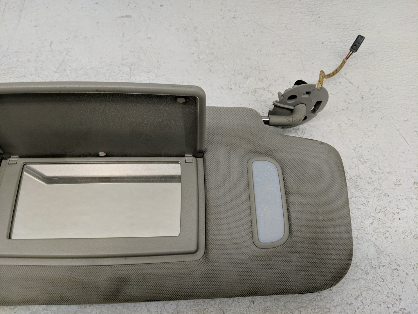 2009 Chevrolet Traverse Sun Visor Shade Replacement Passenger Right Mirror Fits OEM Used Auto Parts - Oemusedautoparts1.com