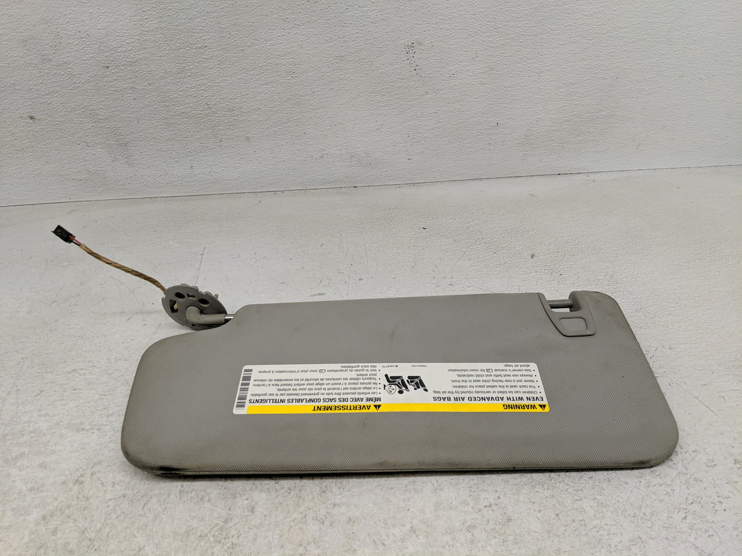 2009 Chevrolet Traverse Sun Visor Shade Replacement Passenger Right Mirror Fits OEM Used Auto Parts - Oemusedautoparts1.com