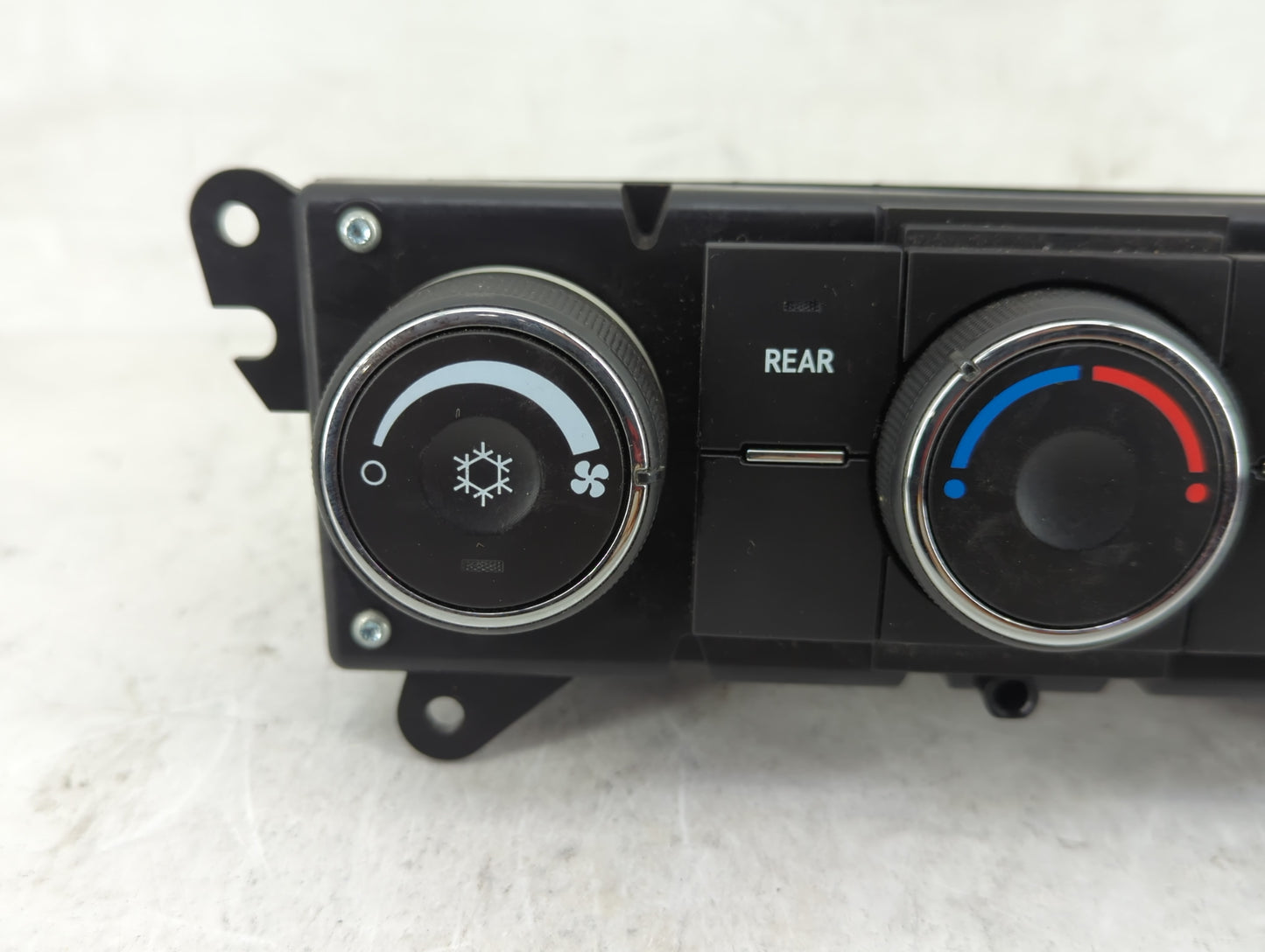 2009 Chevrolet Traverse Climate Control Module Temperature AC/Heater Replacement P/N:25977432 Fits OEM Used Auto Parts - Oem