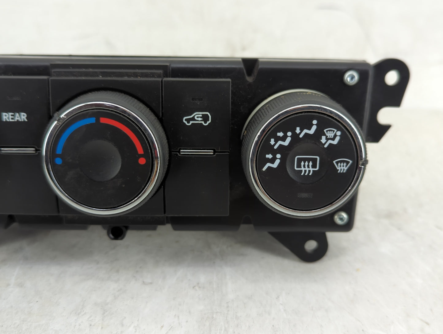 2009 Chevrolet Traverse Climate Control Module Temperature AC/Heater Replacement P/N:25977432 Fits OEM Used Auto Parts - Oem