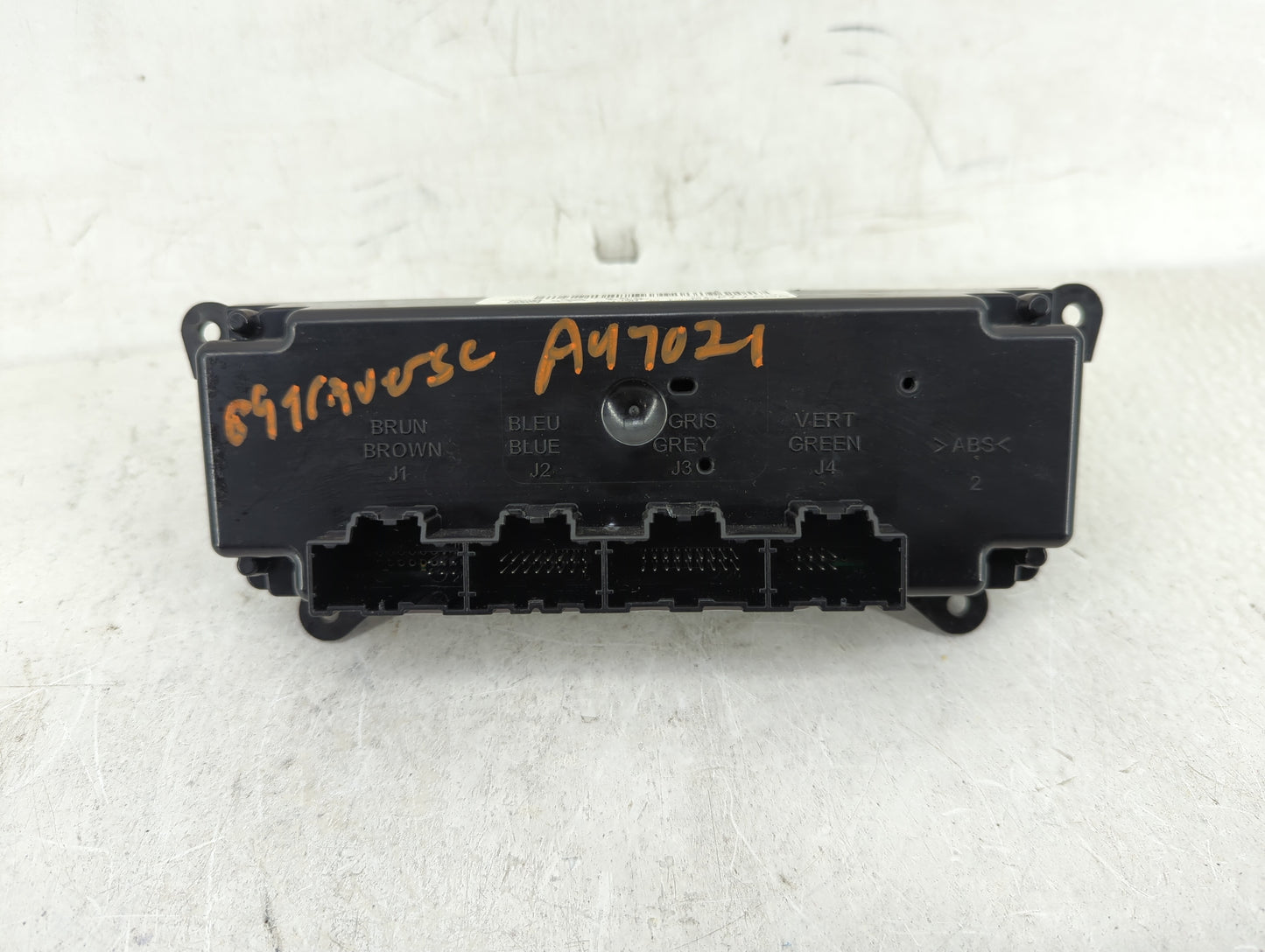 2009 Chevrolet Traverse Climate Control Module Temperature AC/Heater Replacement P/N:25977432 Fits OEM Used Auto Parts - Oem