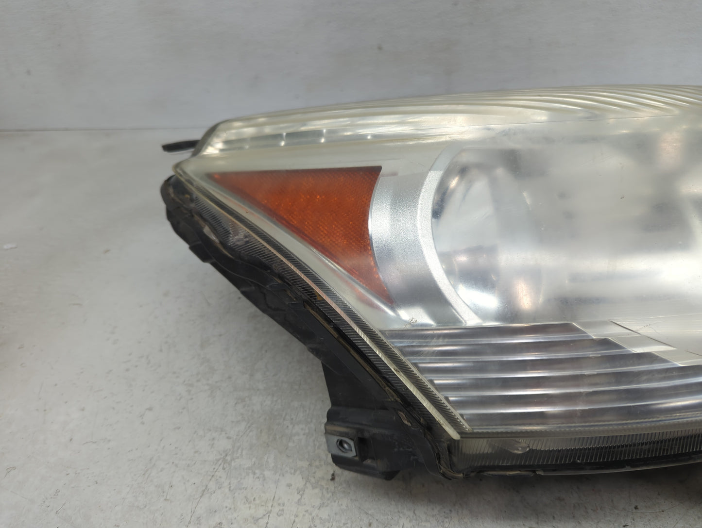 2009 Chevrolet Traverse Passenger Right Oem Head Light Headlight Lamp - Oemusedautoparts1.com