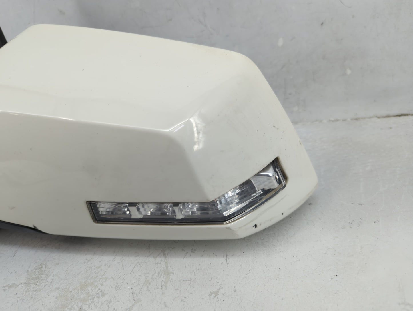 2009 Chevrolet Traverse Driver Side View Mirror - Left Door Mirror OEM Used - Oemusedautoparts1.com