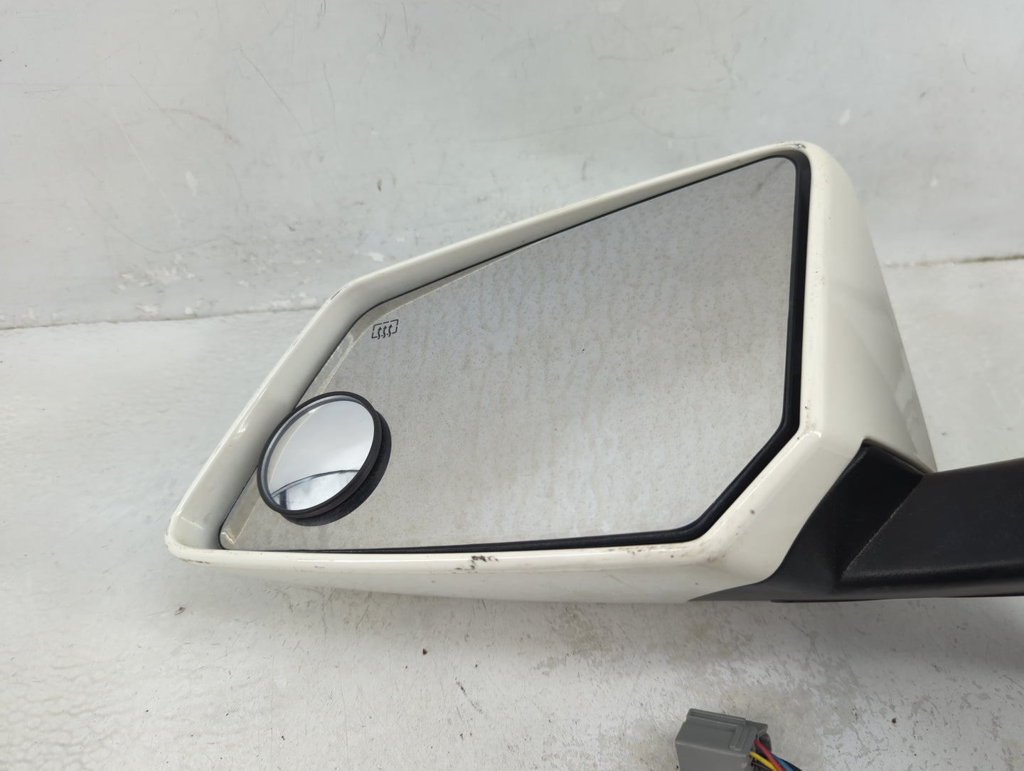 2009 Chevrolet Traverse Driver Side View Mirror - Left Door Mirror OEM Used - Oemusedautoparts1.com