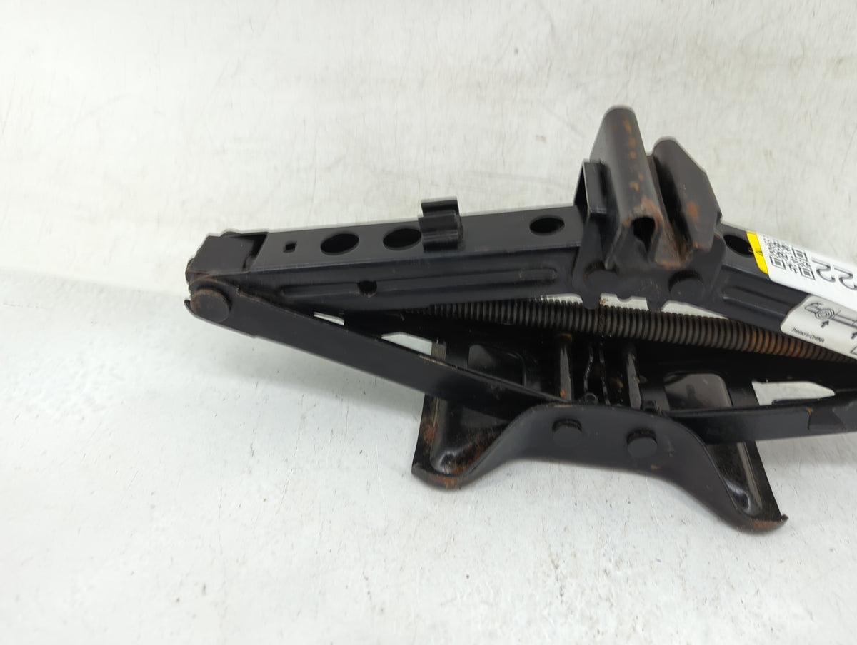 2009 Chevrolet Traverse Spare Scissor Car Jack 1415722 - Oemusedautoparts1.com