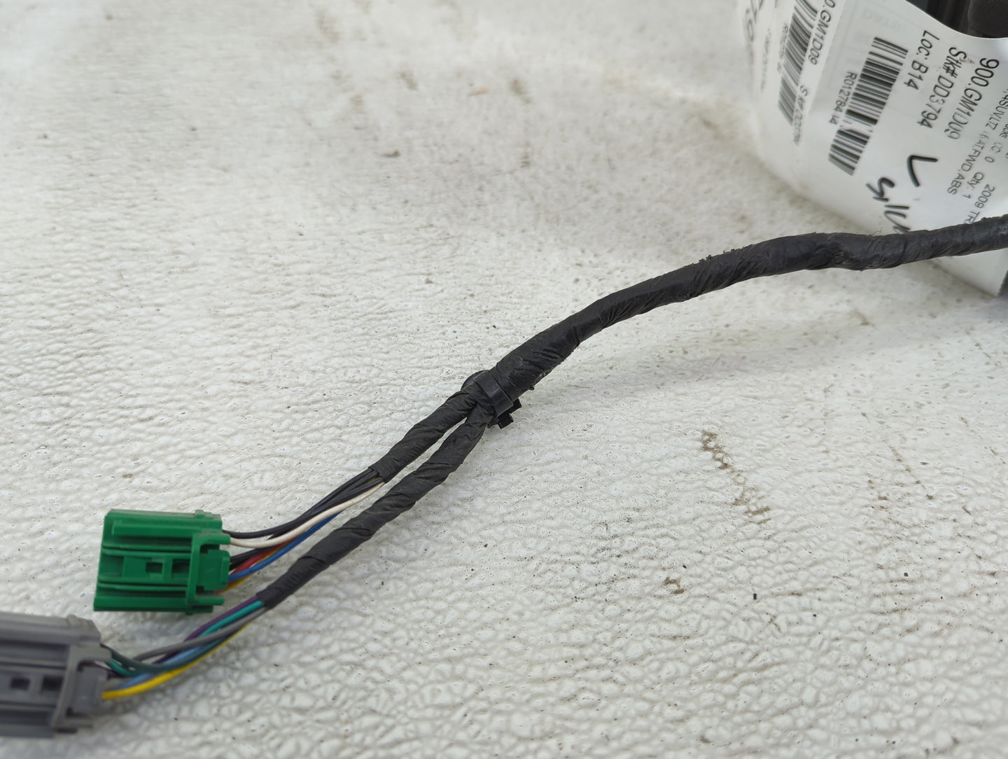 2009 Chevrolet Traverse Driver Side View Mirror - Left Door Mirror OEM Used - Oemusedautoparts1.com