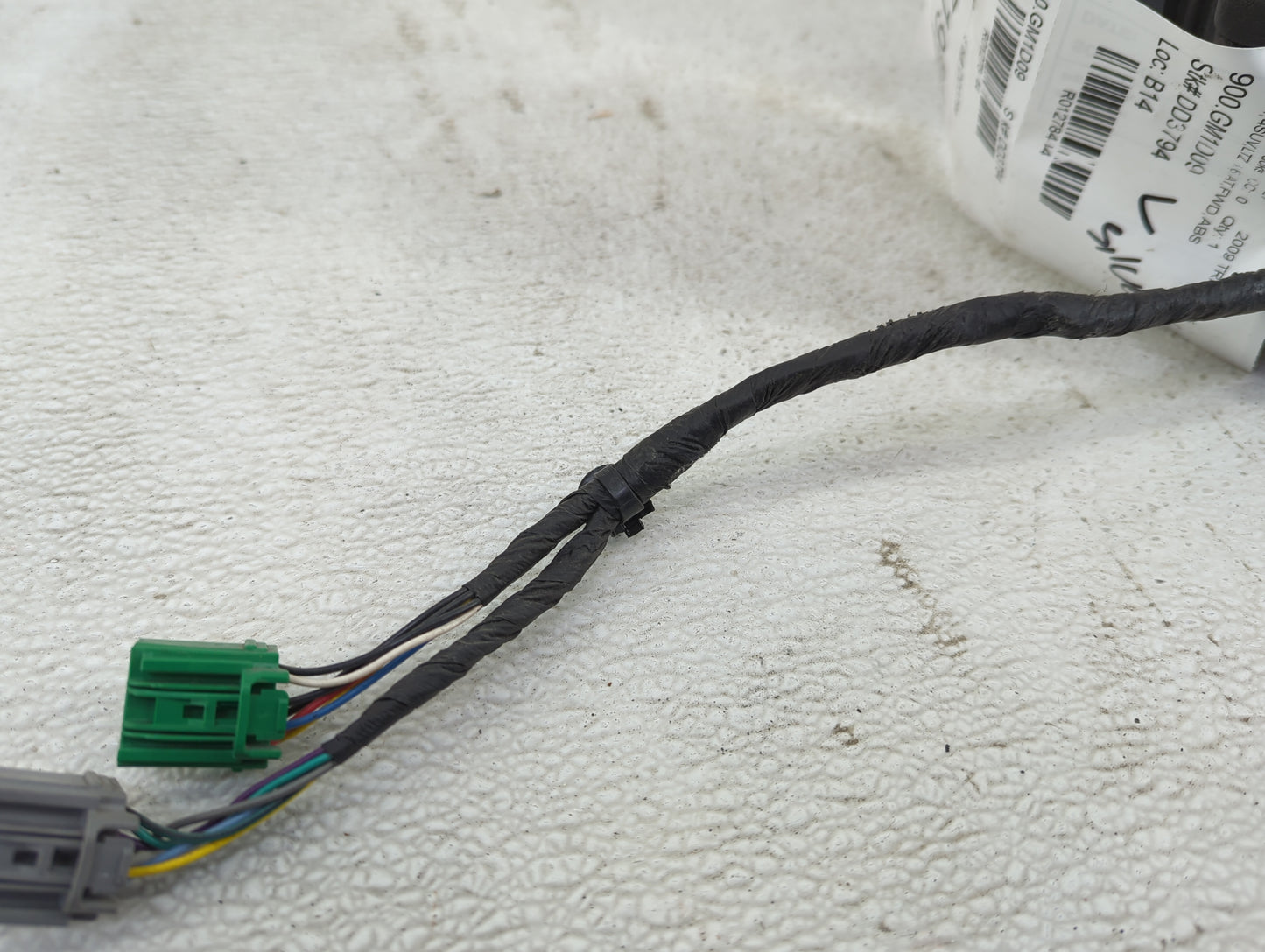 2009 Chevrolet Traverse Driver Side View Mirror - Left Door Mirror OEM Used - Oemusedautoparts1.com