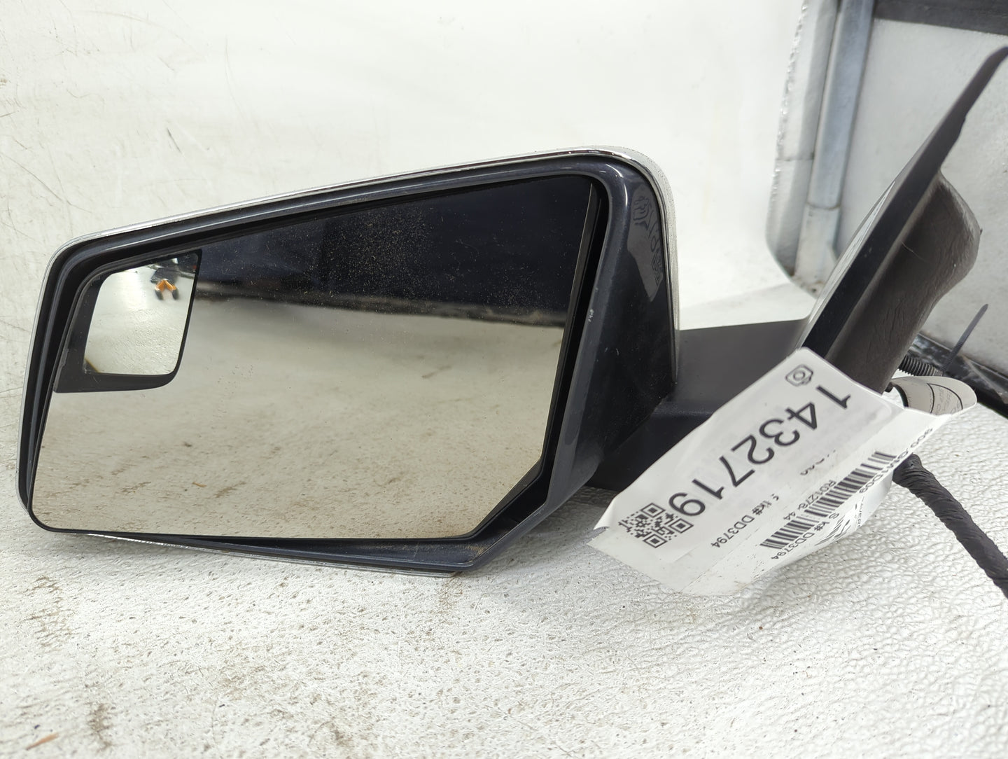 2009 Chevrolet Traverse Driver Side View Mirror - Left Door Mirror OEM Used - Oemusedautoparts1.com