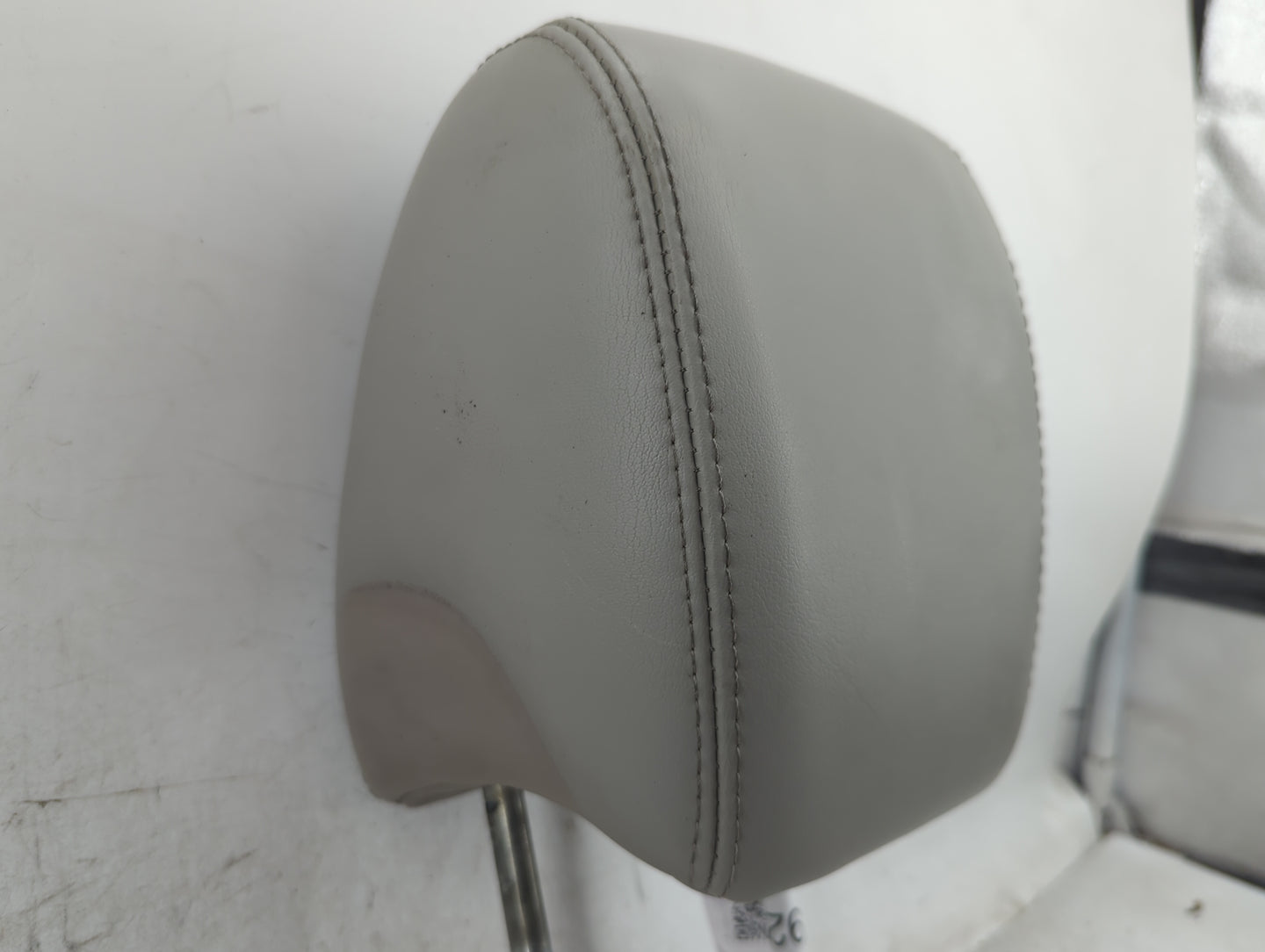 2009 Chevrolet Traverse Headrest Head Rest Front Driver Seat Gray - Oemusedautoparts1.com