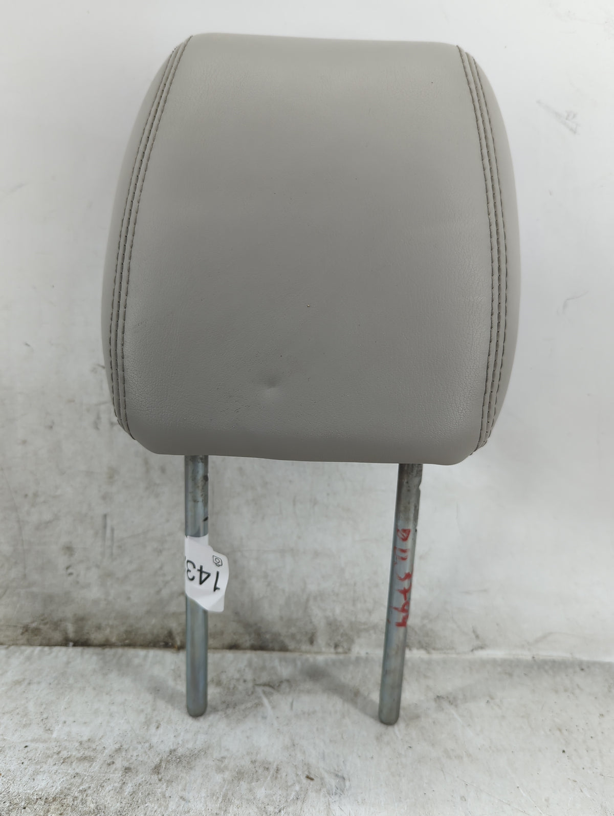 2009 Chevrolet Traverse Headrest Head Rest Front Driver Seat Gray 1432926 - Oemusedautoparts1.com