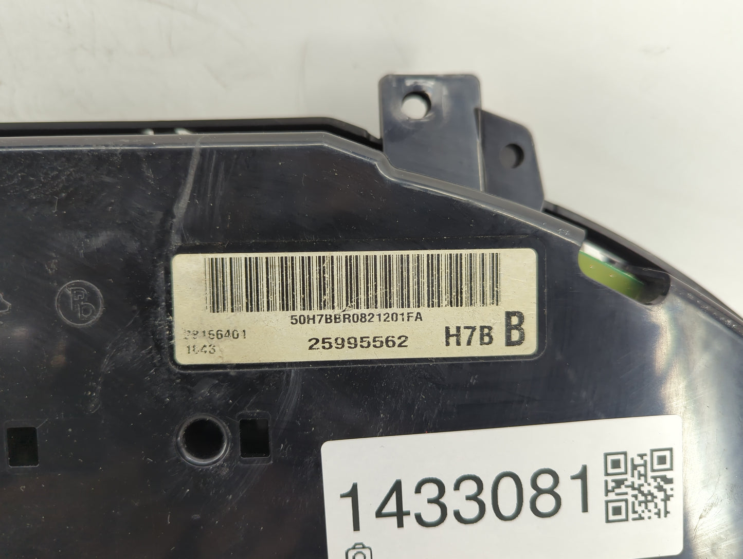 2009 Chevrolet Traverse Instrument Cluster Speedometer Gauges P/N:25995562 Fits OEM Used Auto Parts - Oemusedautoparts1.com