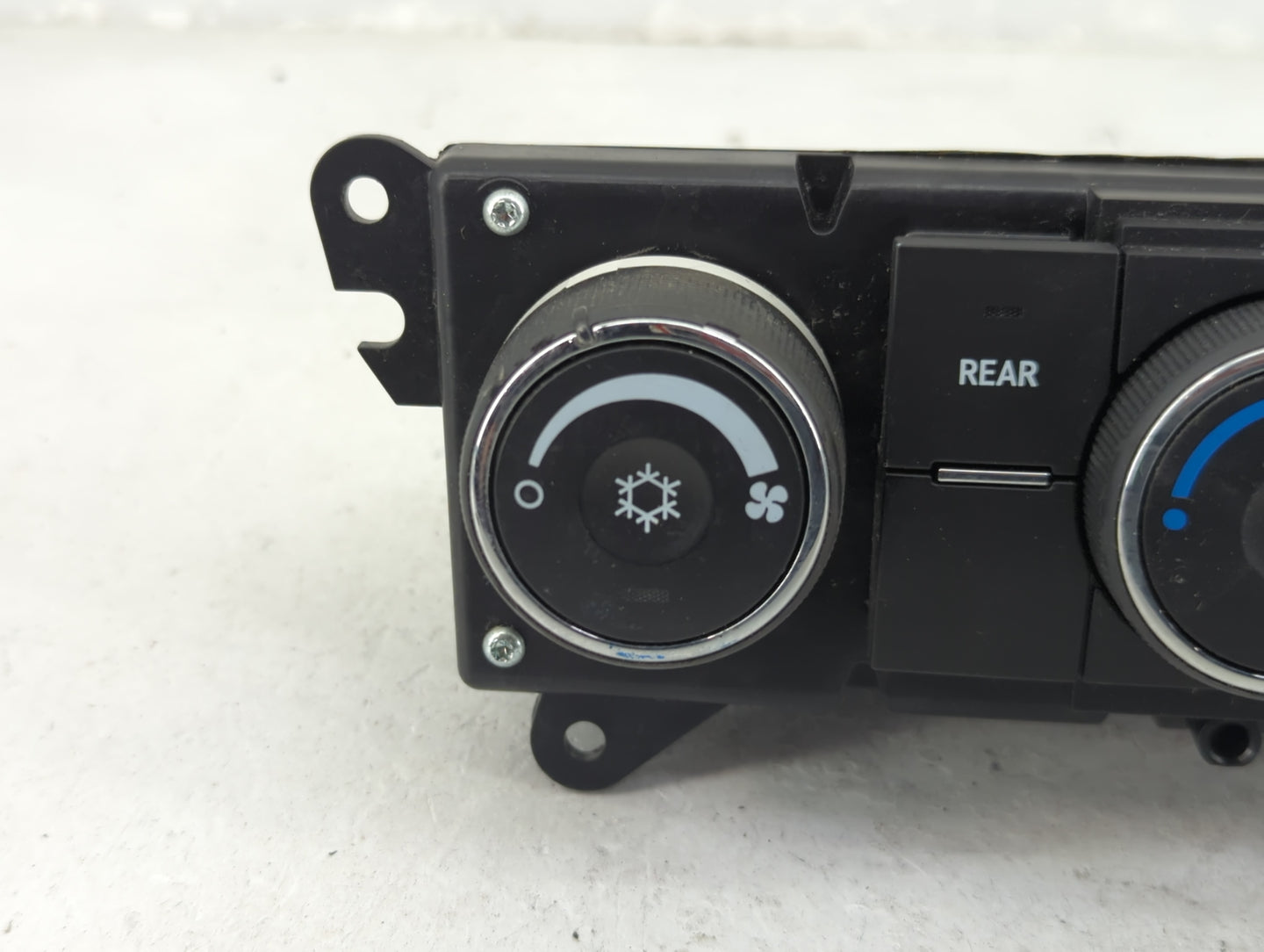 2009 Chevrolet Traverse Climate Control Module Temperature AC/Heater Replacement P/N:25946291 Fits OEM Used Auto Parts - Oem