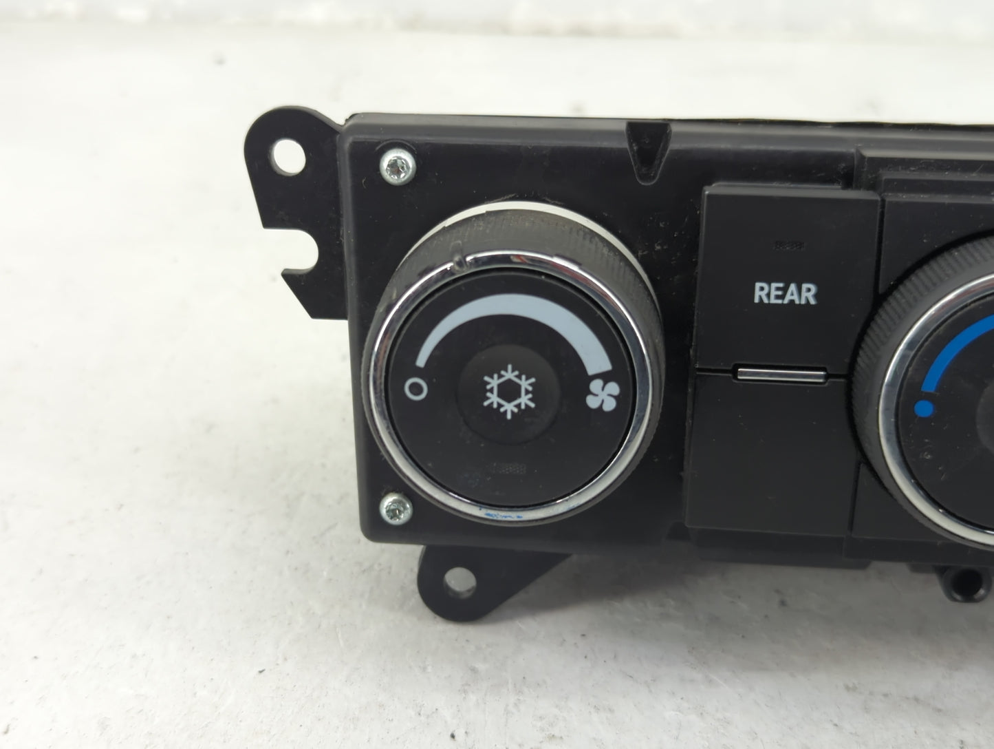 2009 Chevrolet Traverse Climate Control Module Temperature AC/Heater Replacement P/N:25946291 Fits OEM Used Auto Parts - Oem