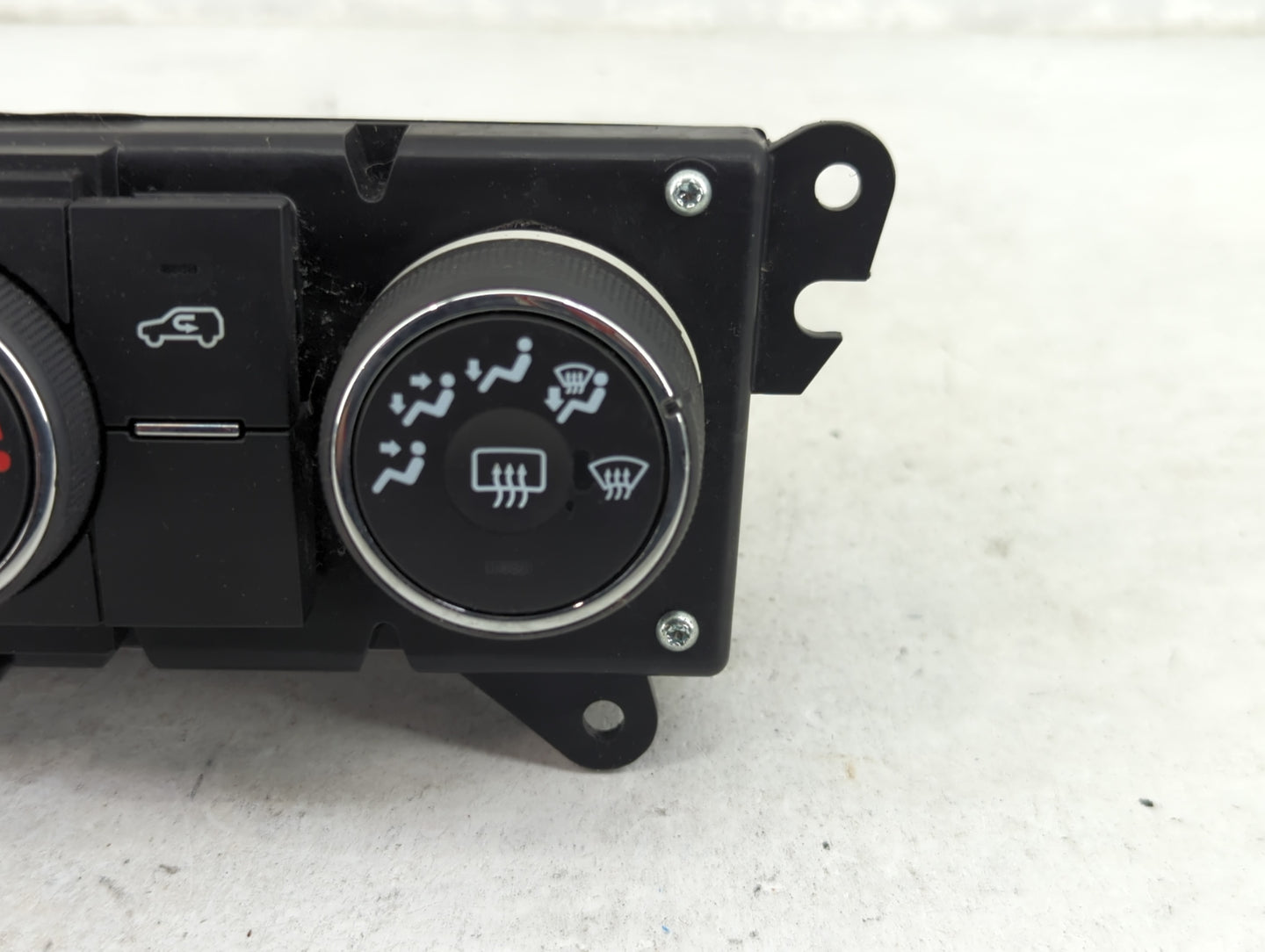 2009 Chevrolet Traverse Climate Control Module Temperature AC/Heater Replacement P/N:25946291 Fits OEM Used Auto Parts - Oem