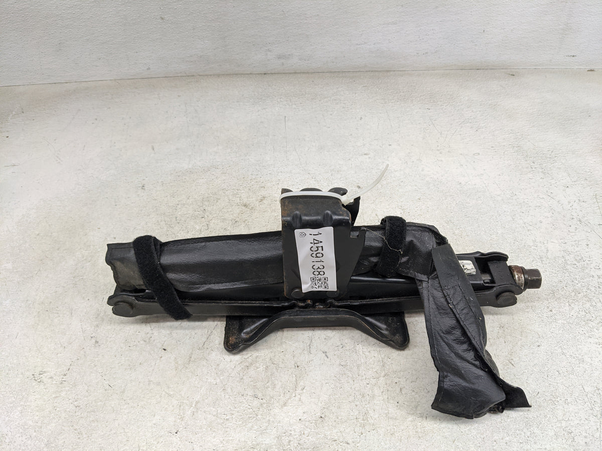 2009 Chevrolet Traverse Spare Scissor Car Jack 1459138 - Oemusedautoparts1.com