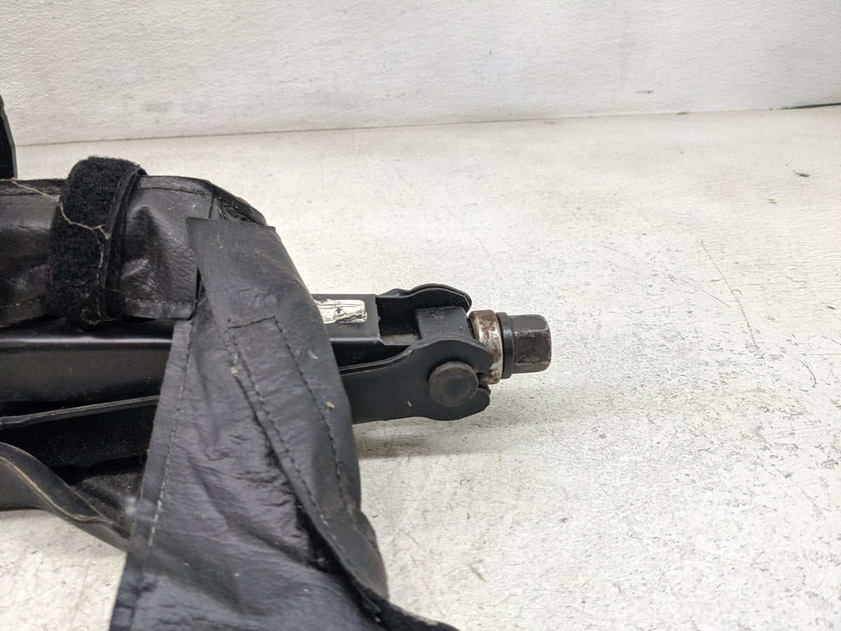 2009 Chevrolet Traverse Spare Scissor Car Jack 1459138 - Oemusedautoparts1.com