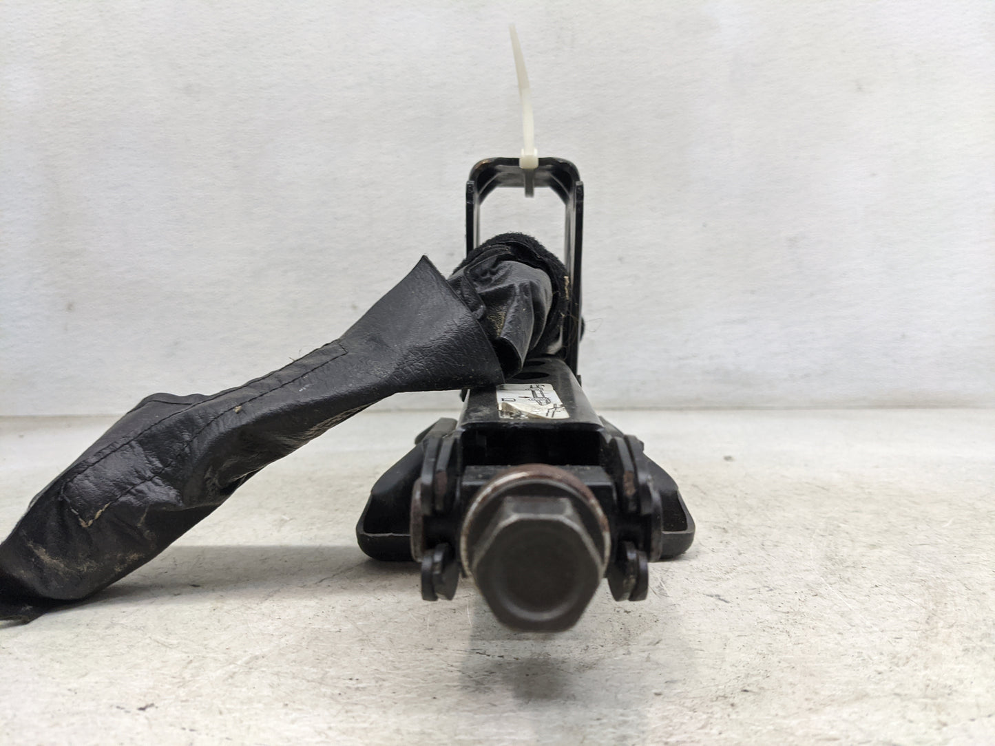 2009 Chevrolet Traverse Spare Scissor Car Jack 1459138 - Oemusedautoparts1.com