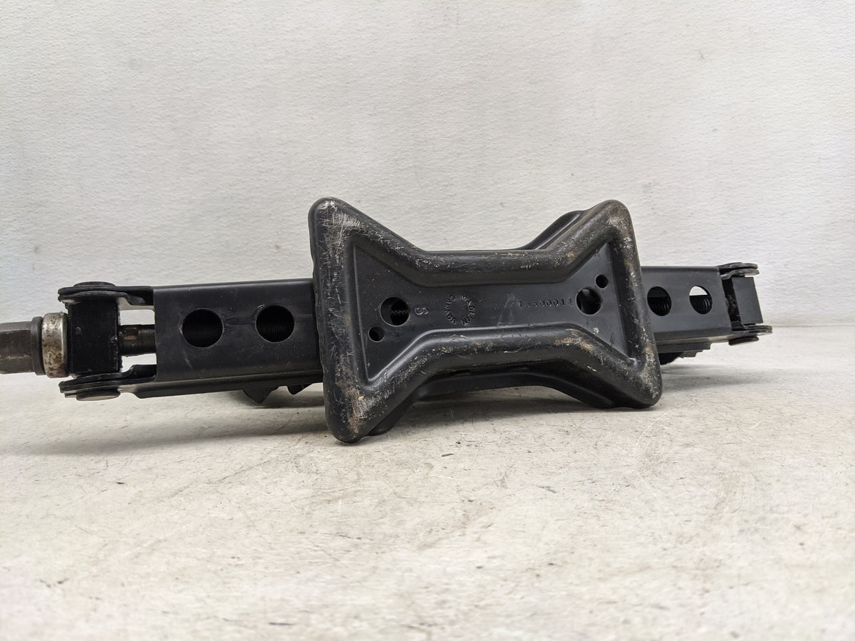 2009 Chevrolet Traverse Spare Scissor Car Jack 1459138 - Oemusedautoparts1.com