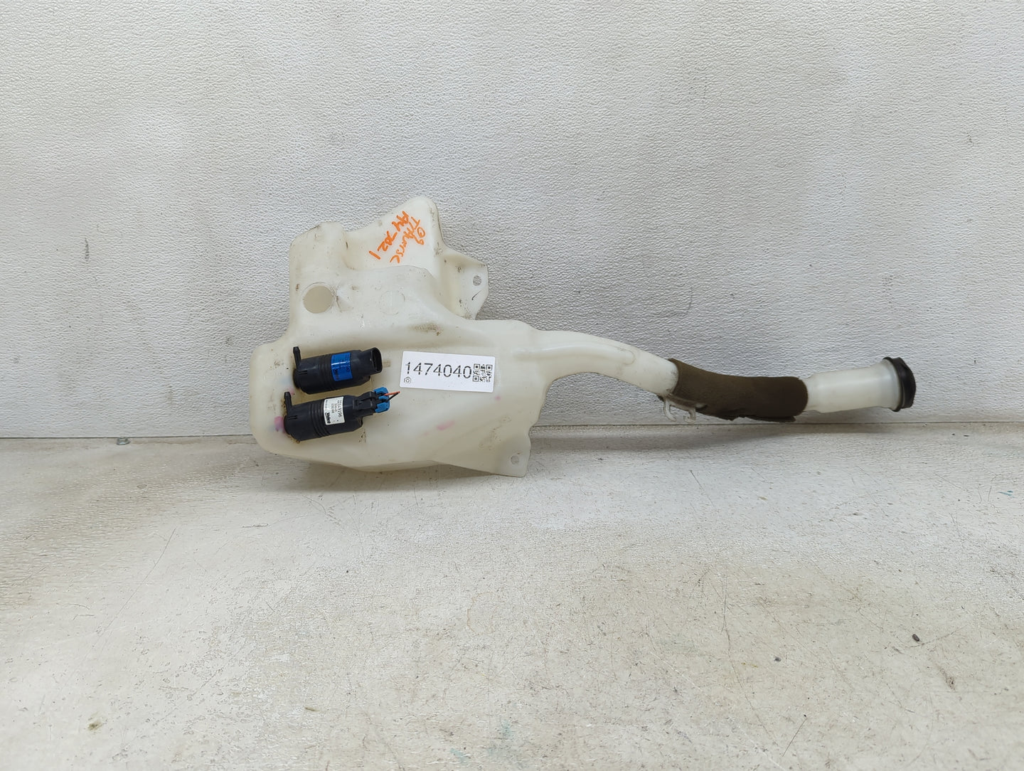 Chevrolet Traverse Windshield Washer Fluid Reservoir Bottle Oem 1474040 - Oemusedautoparts1.com
