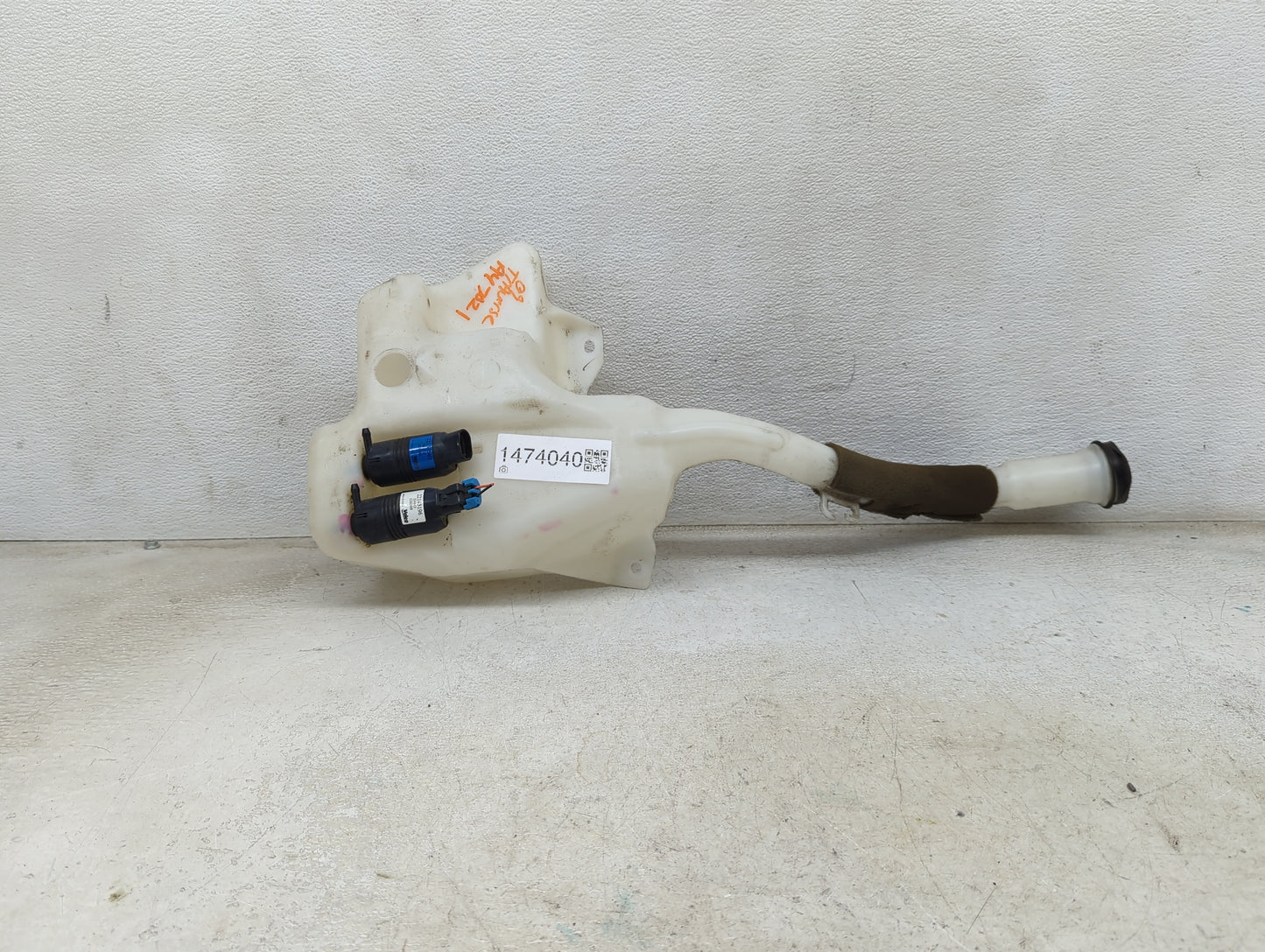 Chevrolet Traverse Windshield Washer Fluid Reservoir Bottle Oem 1474040 - Oemusedautoparts1.com