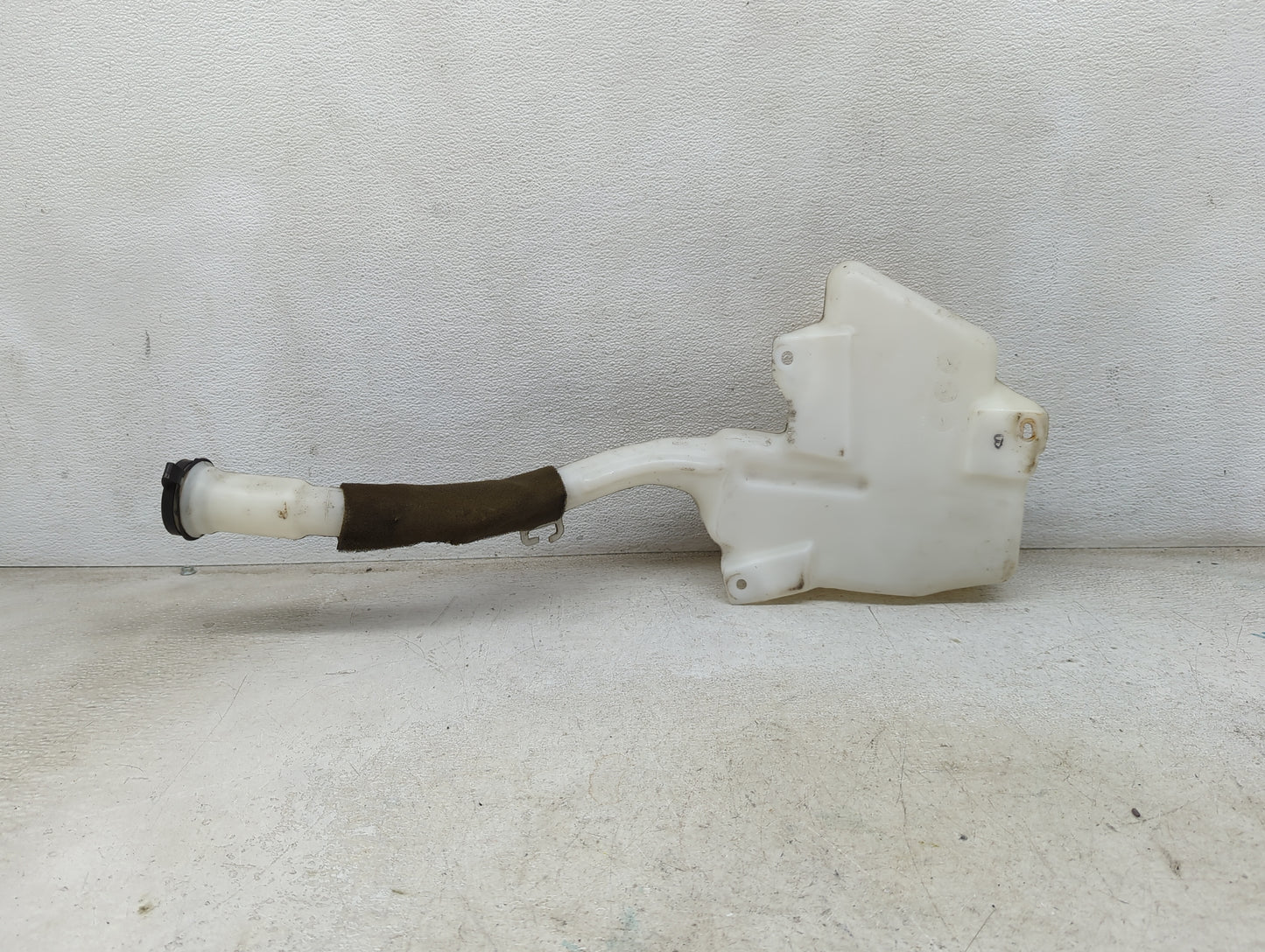 Chevrolet Traverse Windshield Washer Fluid Reservoir Bottle Oem 1474040 - Oemusedautoparts1.com