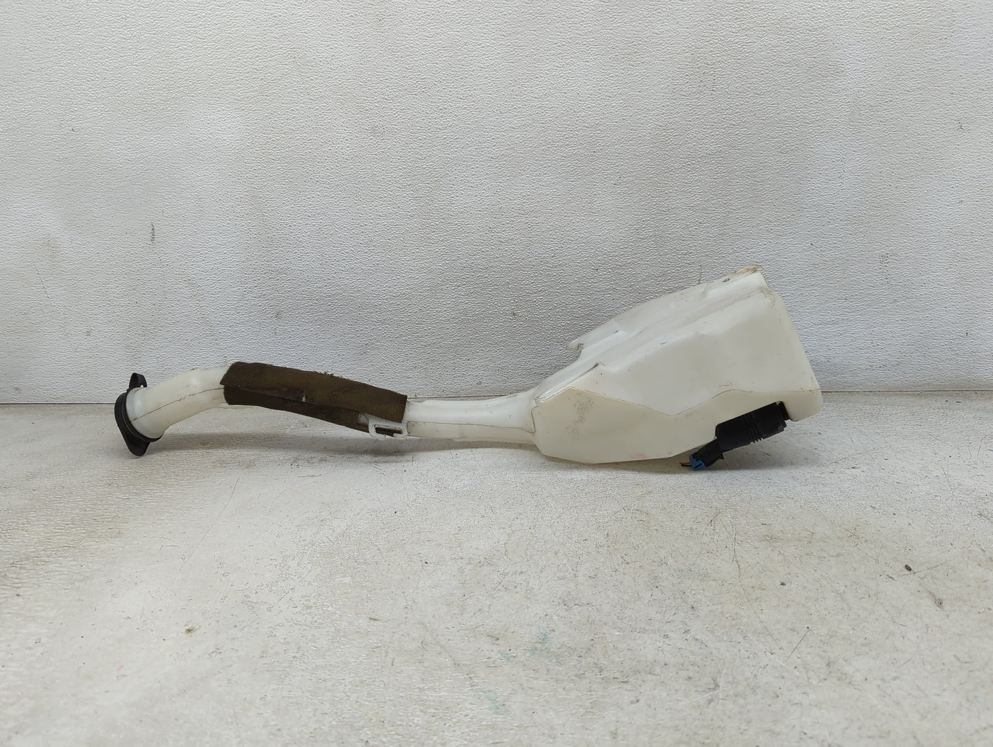 Chevrolet Traverse Windshield Washer Fluid Reservoir Bottle Oem 1474040 - Oemusedautoparts1.com