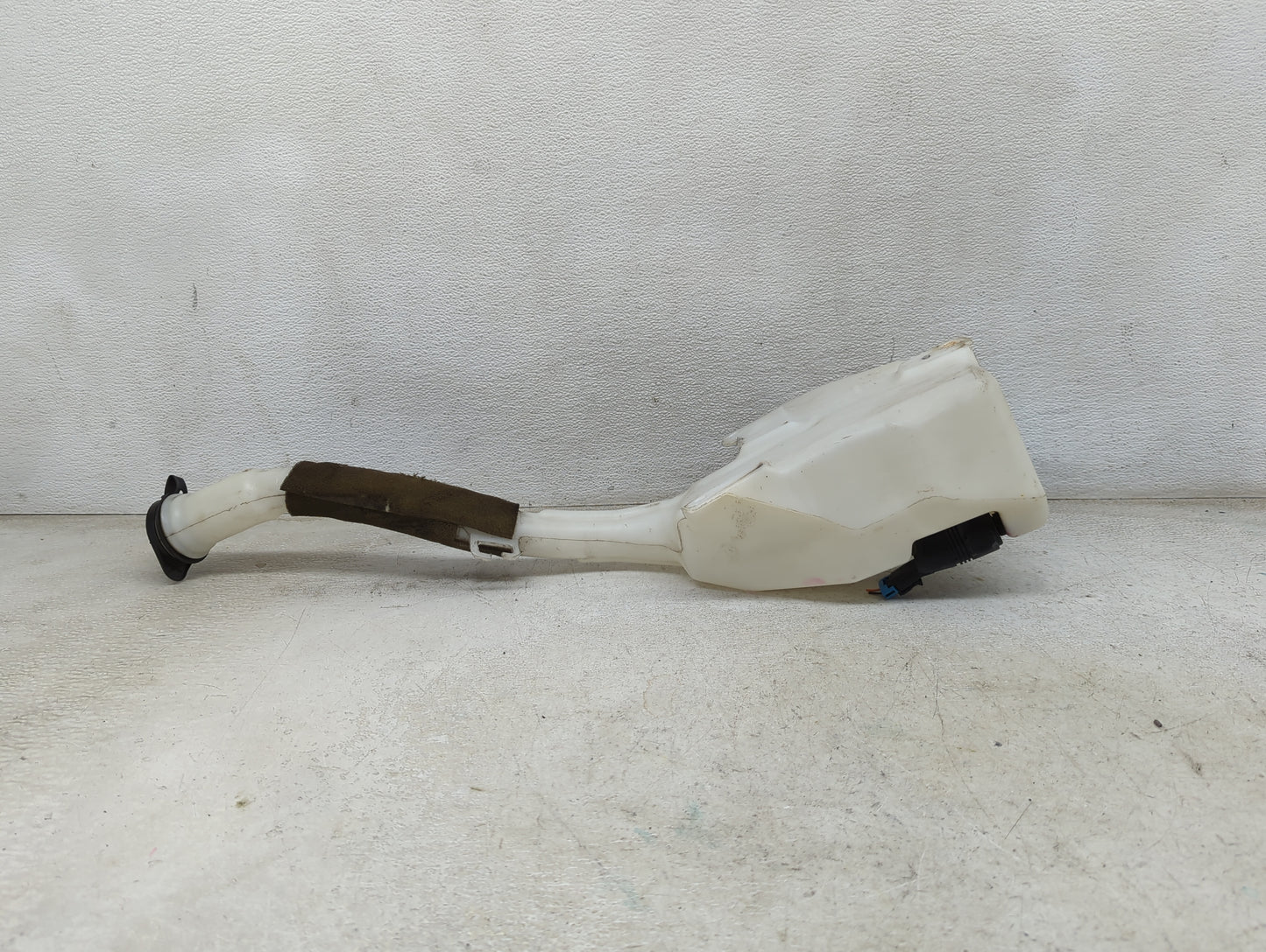 Chevrolet Traverse Windshield Washer Fluid Reservoir Bottle Oem 1474040 - Oemusedautoparts1.com