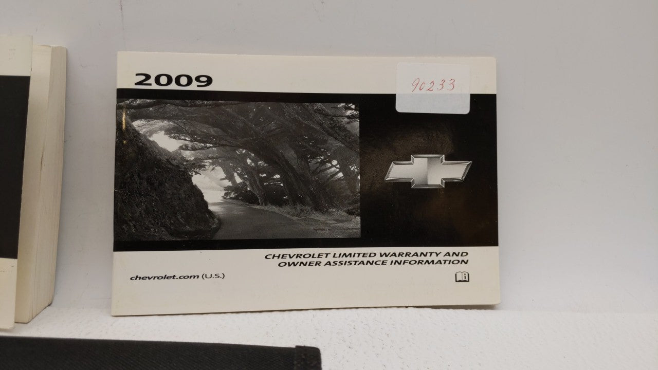 2009 Chevrolet Traverse Owners Manual Book Guide OEM Used Auto Parts - Oemusedautoparts1.com