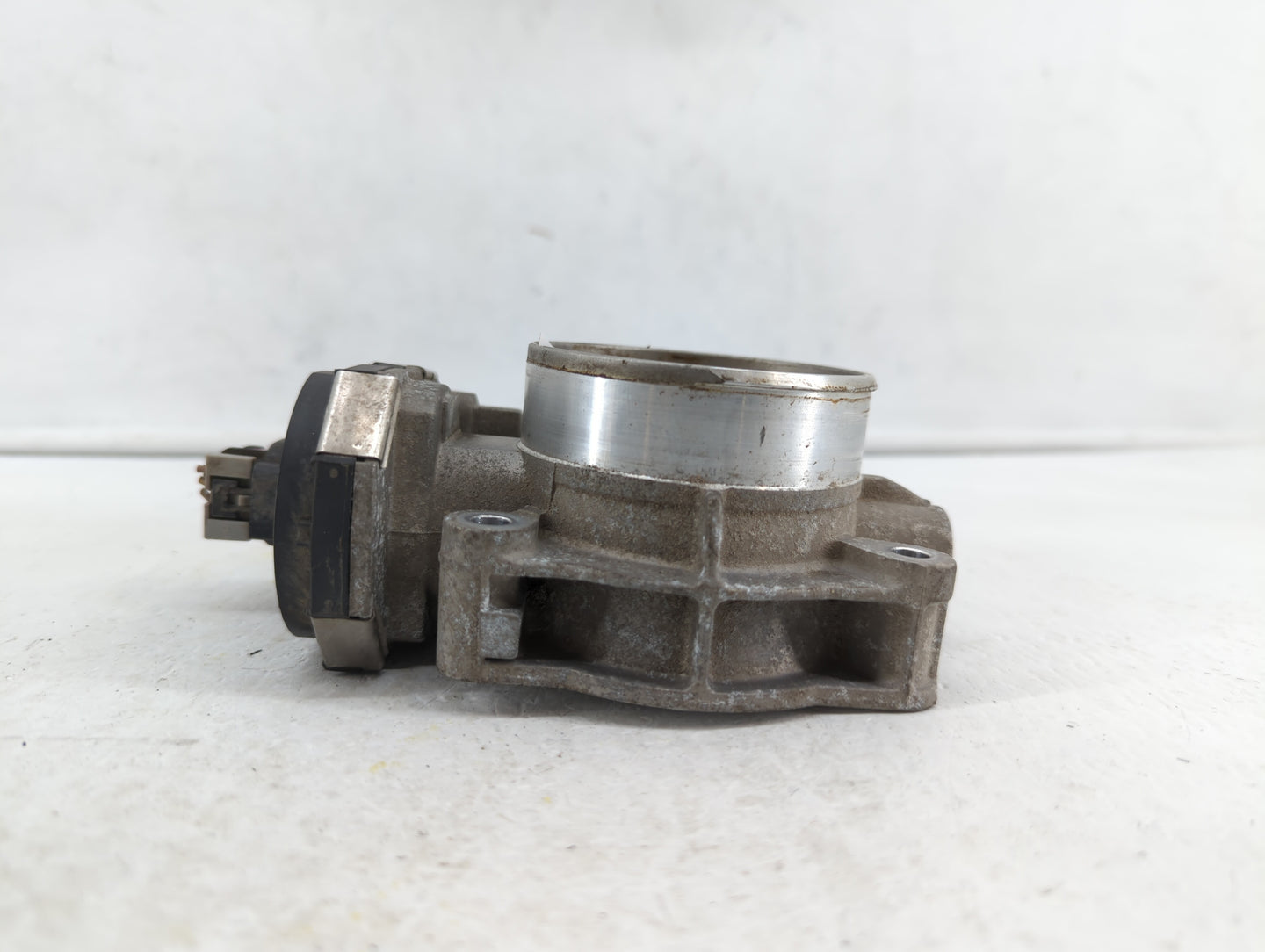 2009-2011 Chevrolet Traverse Throttle Body P/N:319.7.AA.995 591HB, 995AA Fits Fits 2007 2008 2009 2010 2011 OEM Used Auto Pa