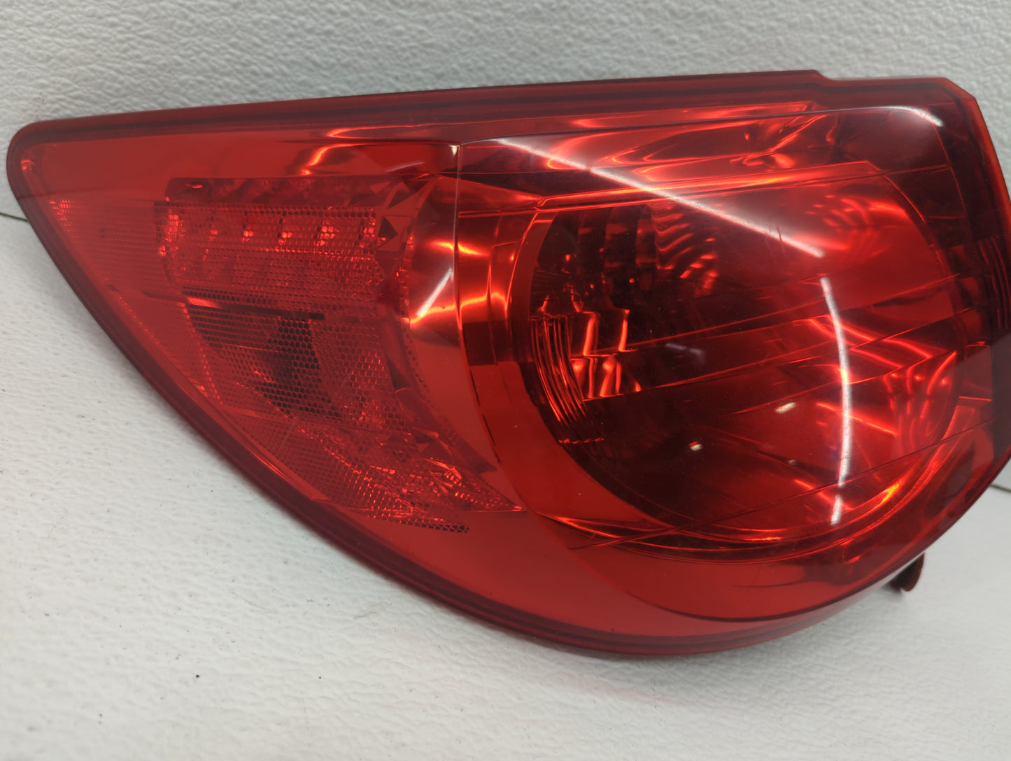 2009 Chevrolet Traverse Tail Light Assembly Driver Left OEM P/N:10T138989 10T187061, 10T172155 Fits OEM Used Auto Parts - Oe