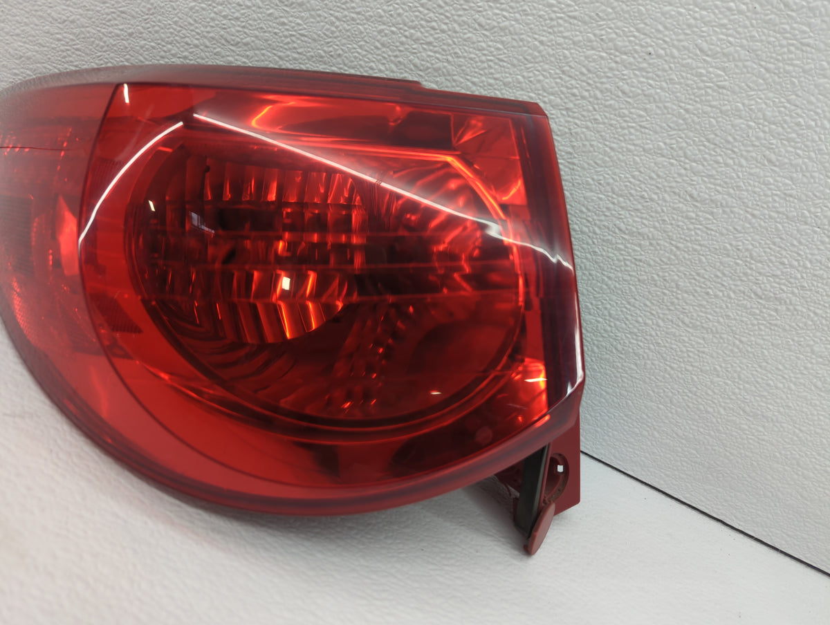 2009-2012 Chevrolet Traverse Tail Light Assembly Driver Left OEM P/N:10T138989 10T187061, 10T172155 Fits Fits 2009 2010 2011